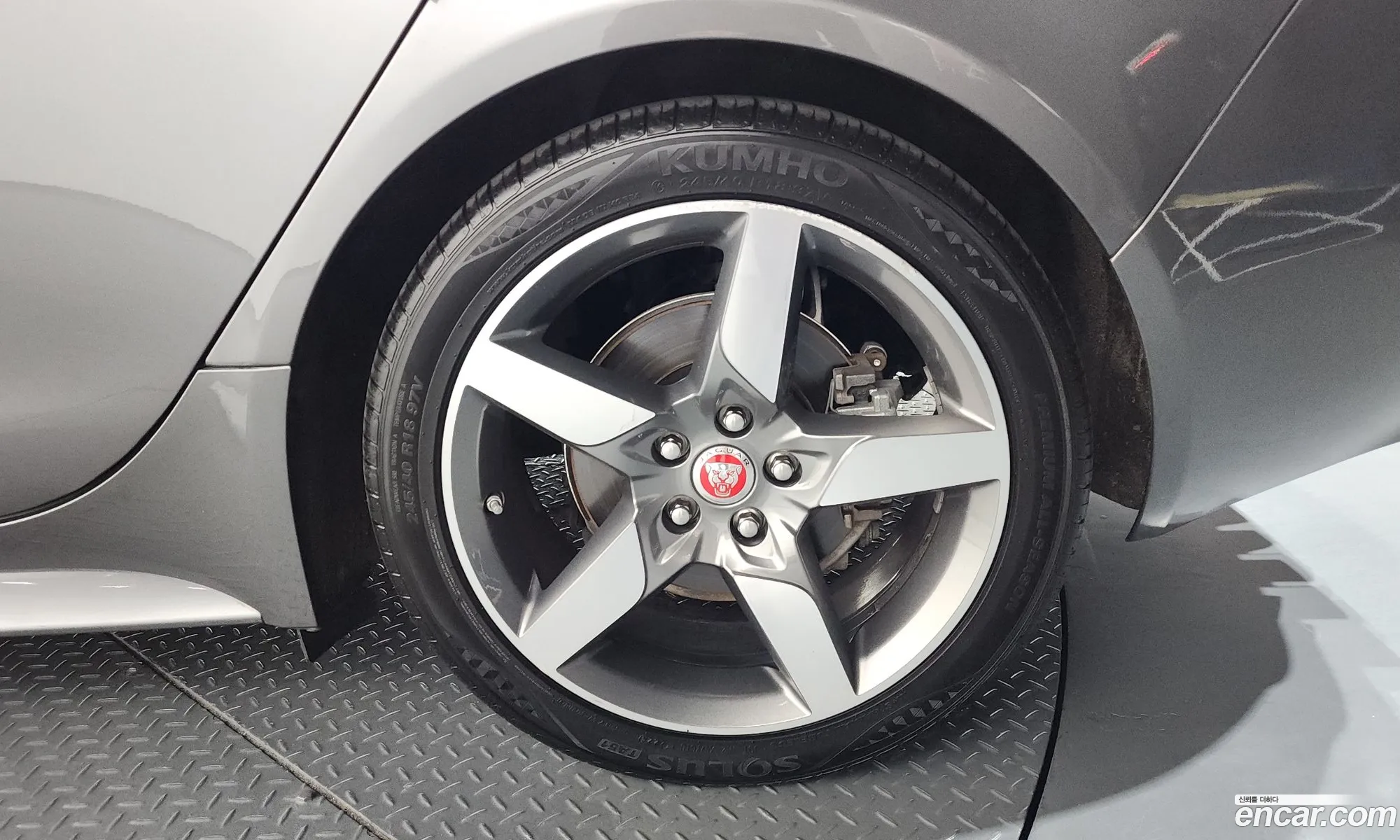 Jaguar XE 2018 SAJAB4BN7JCP43335 — 16