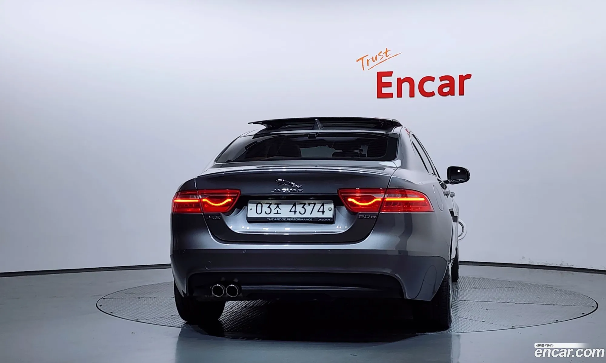 Jaguar XE 2018 SAJAB4BN7JCP43335 — 2