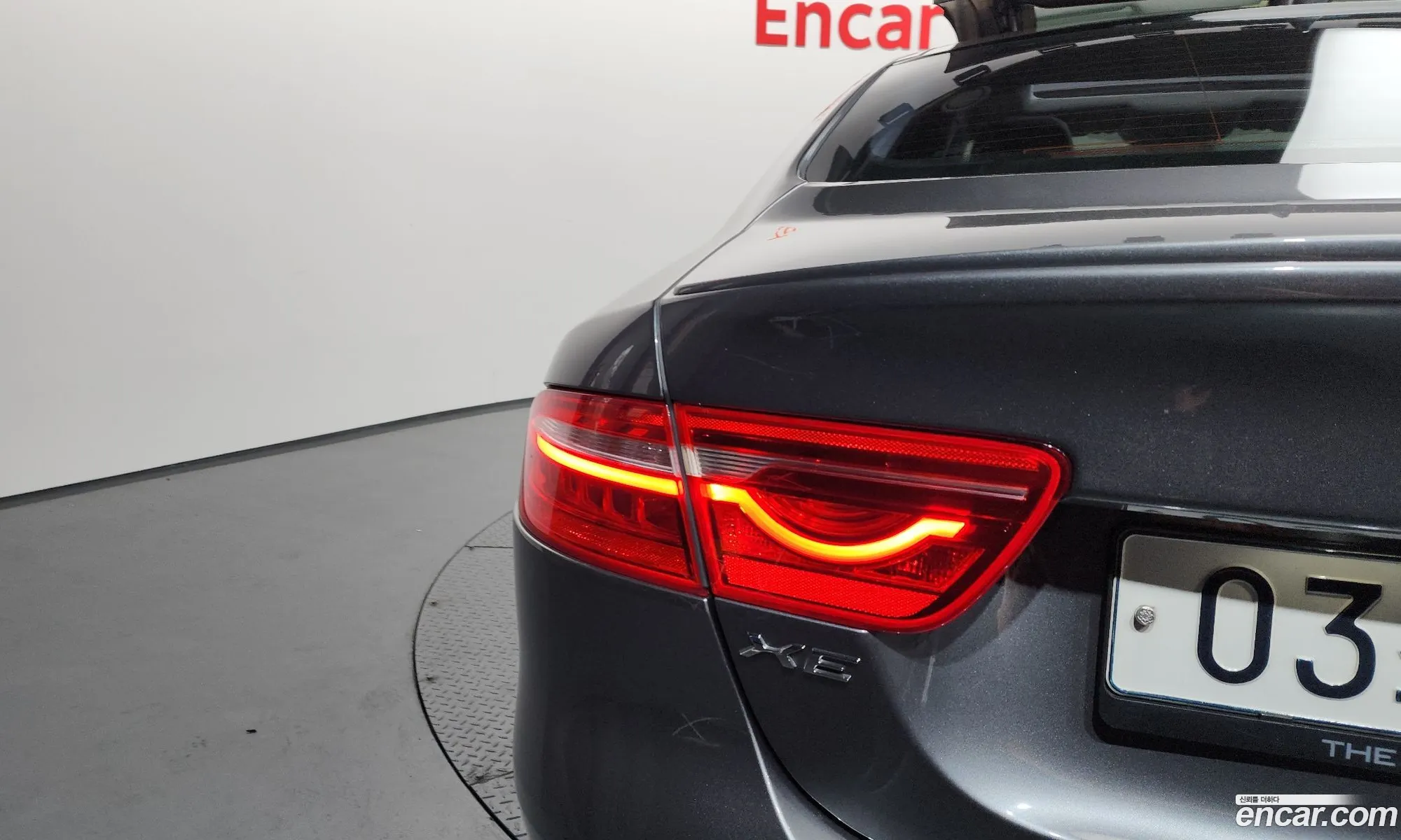Jaguar XE 2018 SAJAB4BN7JCP43335 — 30