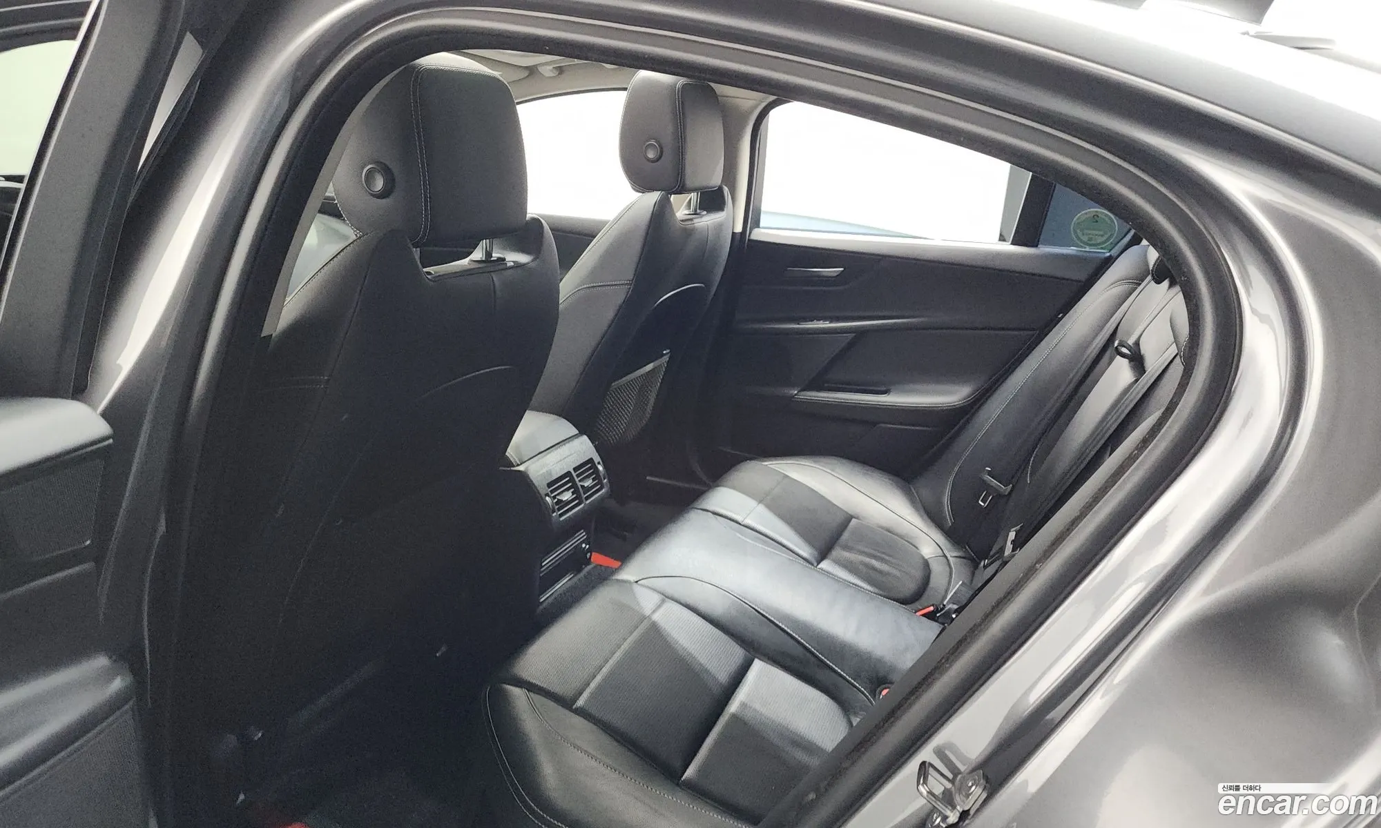 Jaguar XE 2018 SAJAB4BN7JCP43335 — 10