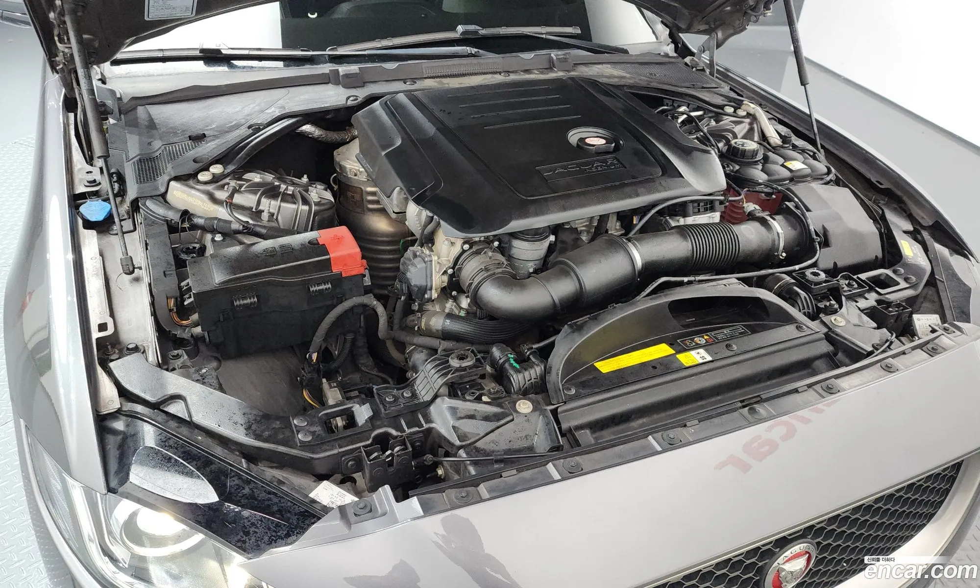 Jaguar XE 2018 SAJAB4BN7JCP43335 — 31