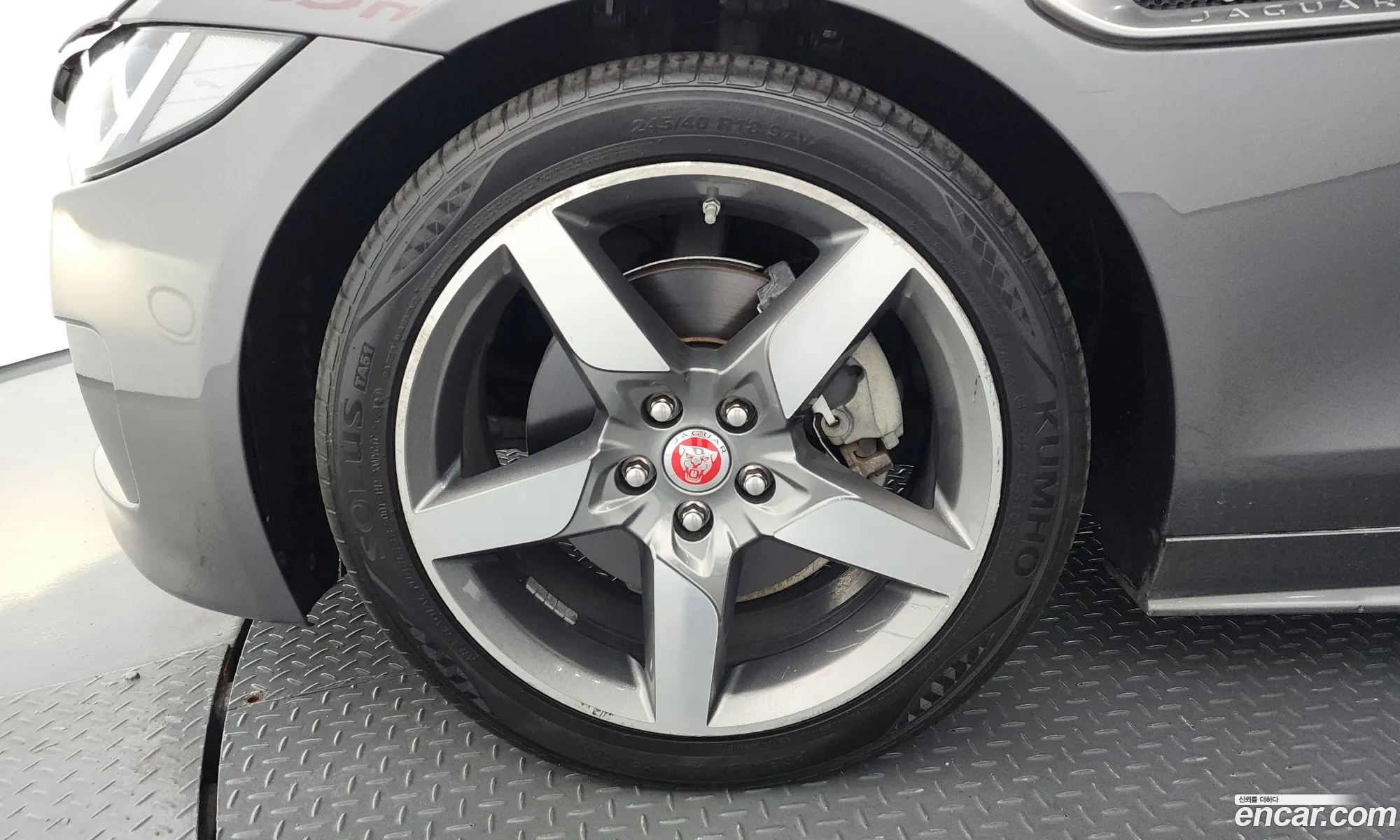 Jaguar XE 2018 SAJAB4BN7JCP43335 — 12
