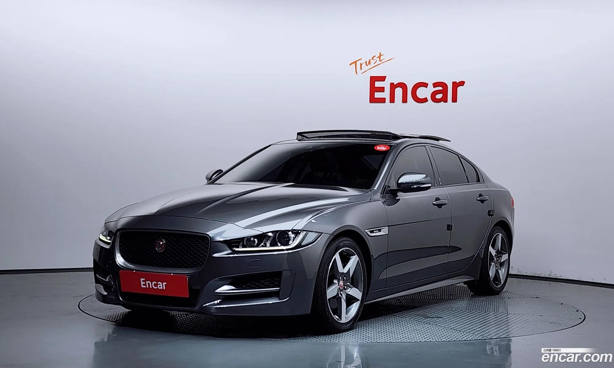 Jaguar XE 2018 SAJAB4BN7JCP43335 — 26
