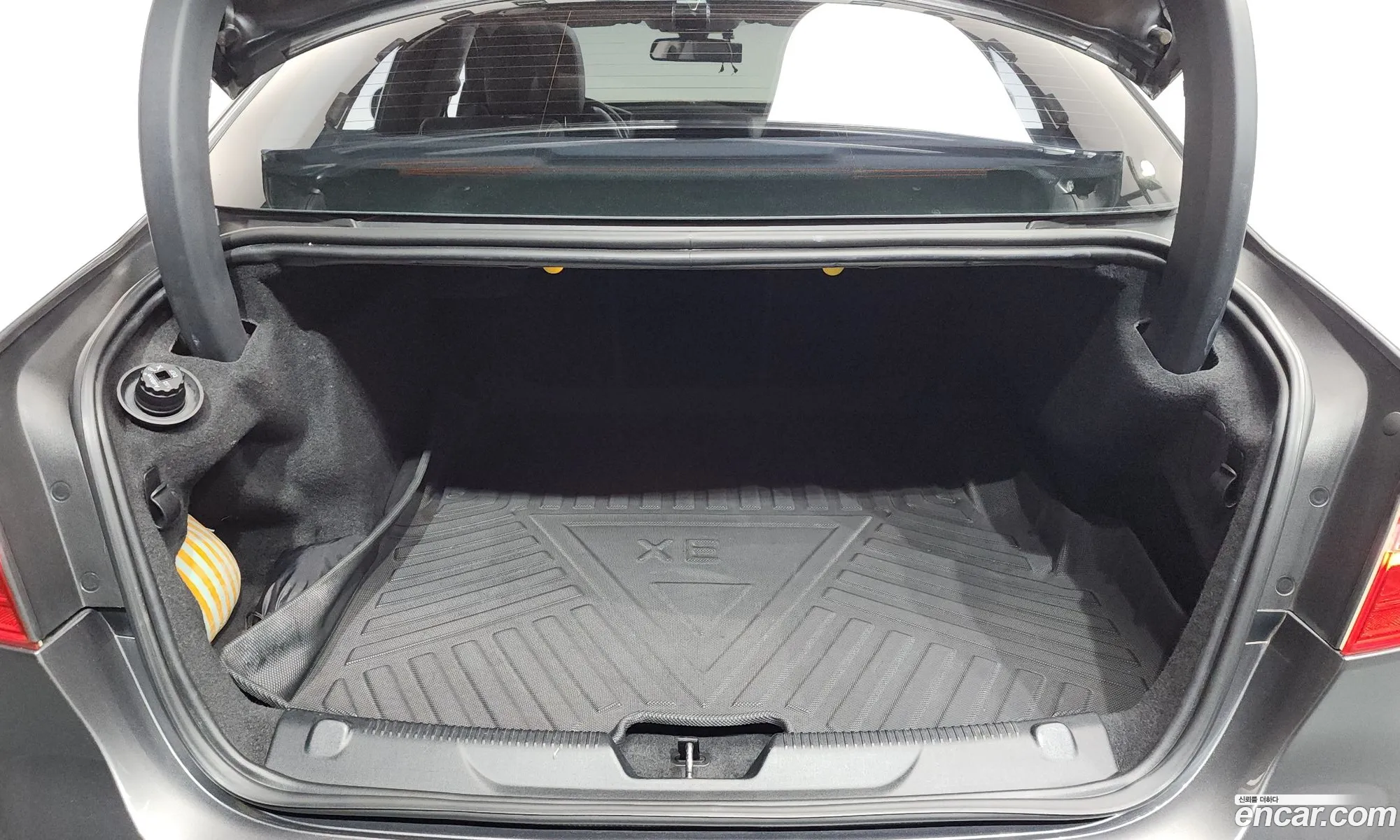 Jaguar XE 2018 SAJAB4BN7JCP43335 — 34