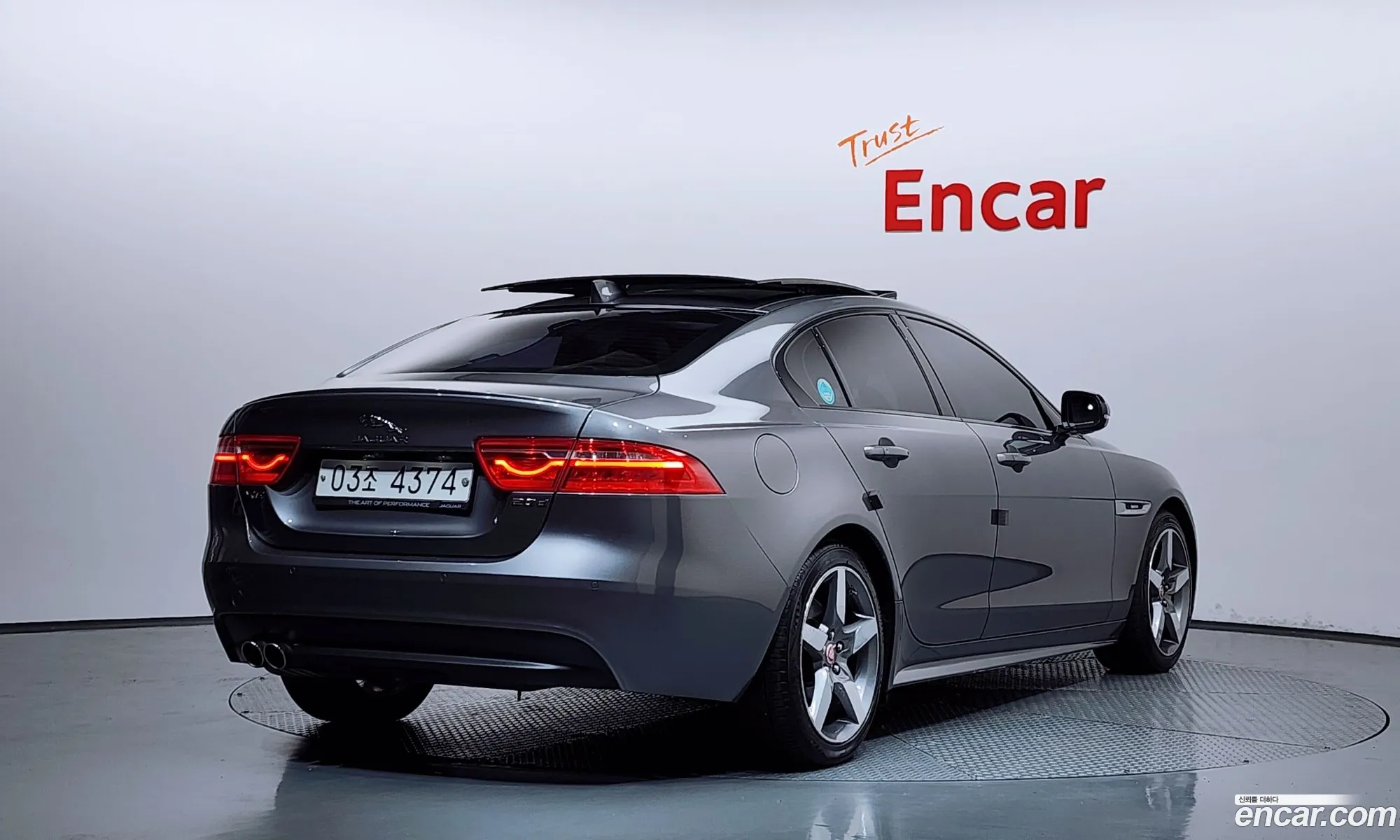 Jaguar XE 2018 SAJAB4BN7JCP43335 — 21