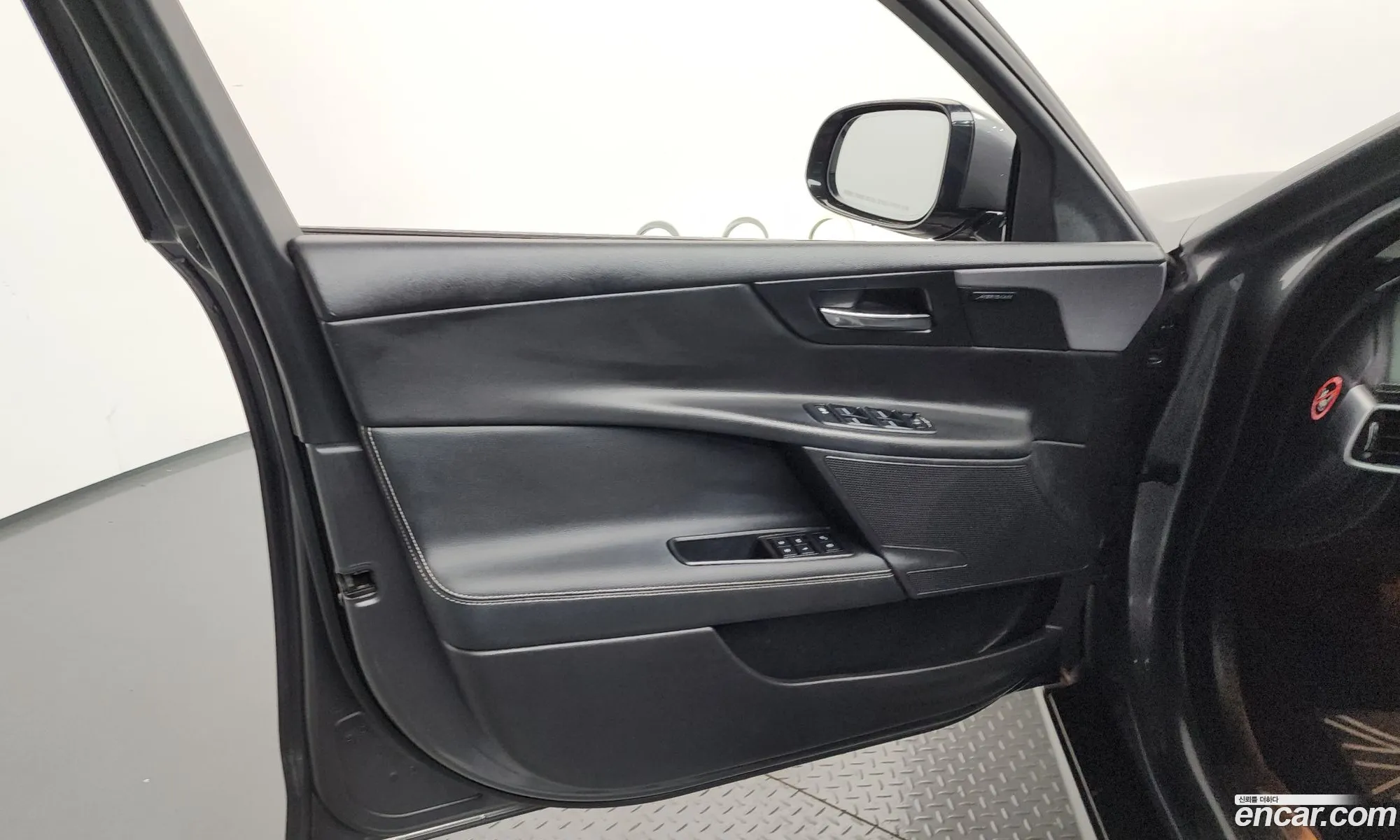 Jaguar XE 2018 SAJAB4BN7JCP43335 — 33