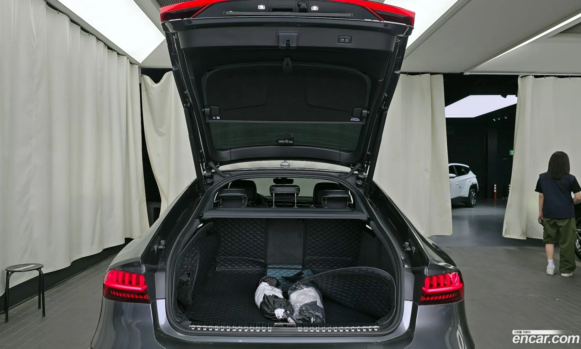 Audi A7 2024 WAUZZZF24RN022977 — 7