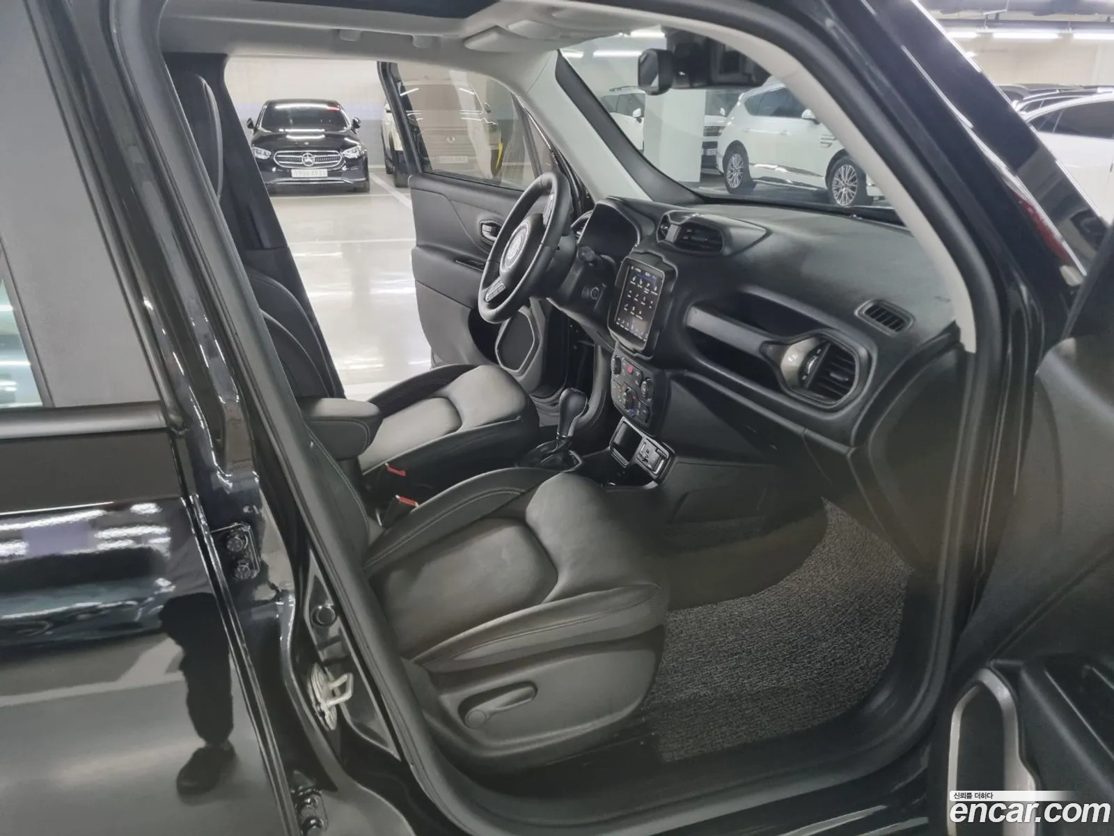Jeep Renegade 2023 — 17