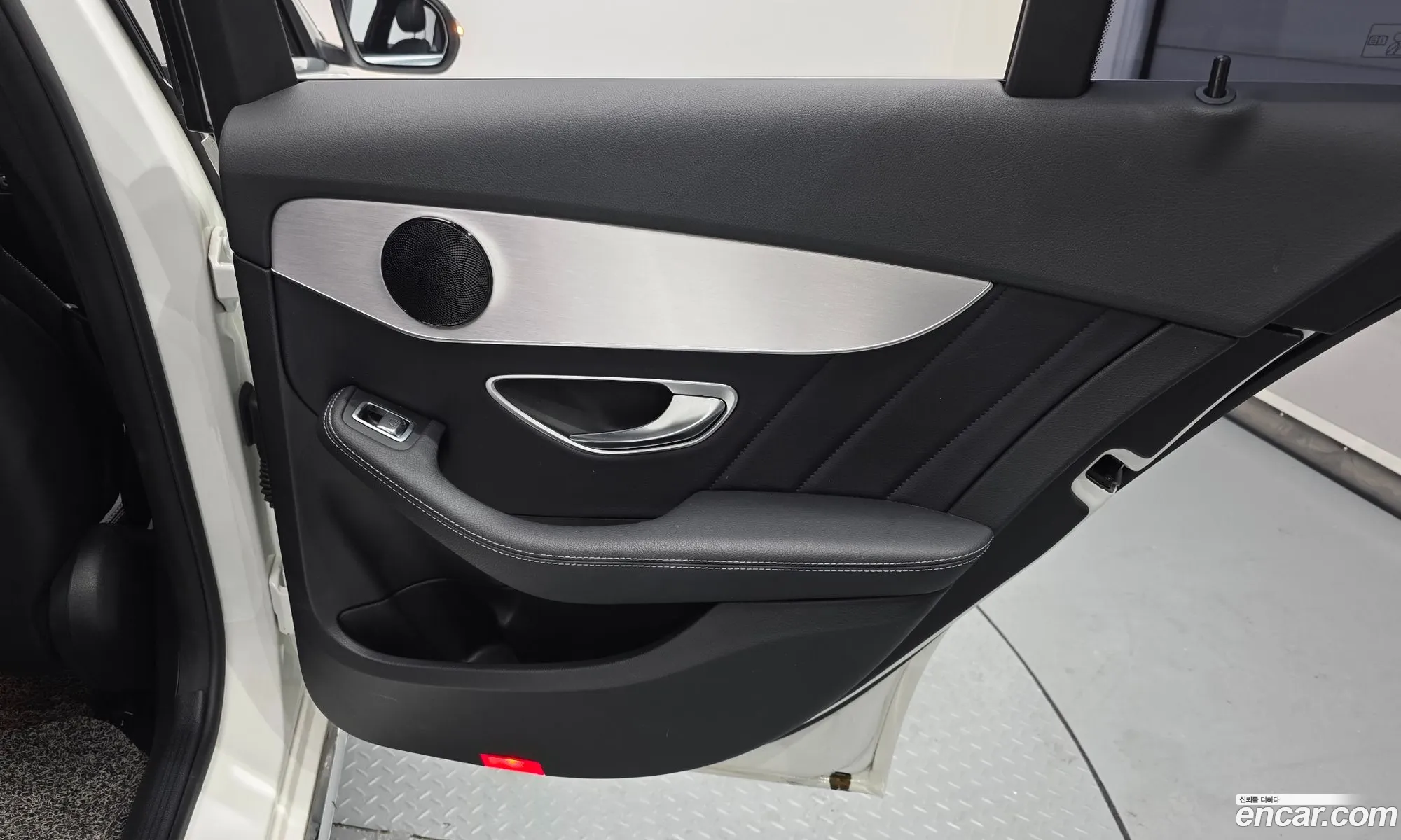 Mercedes-Benz C-Class W205 2018 — 21