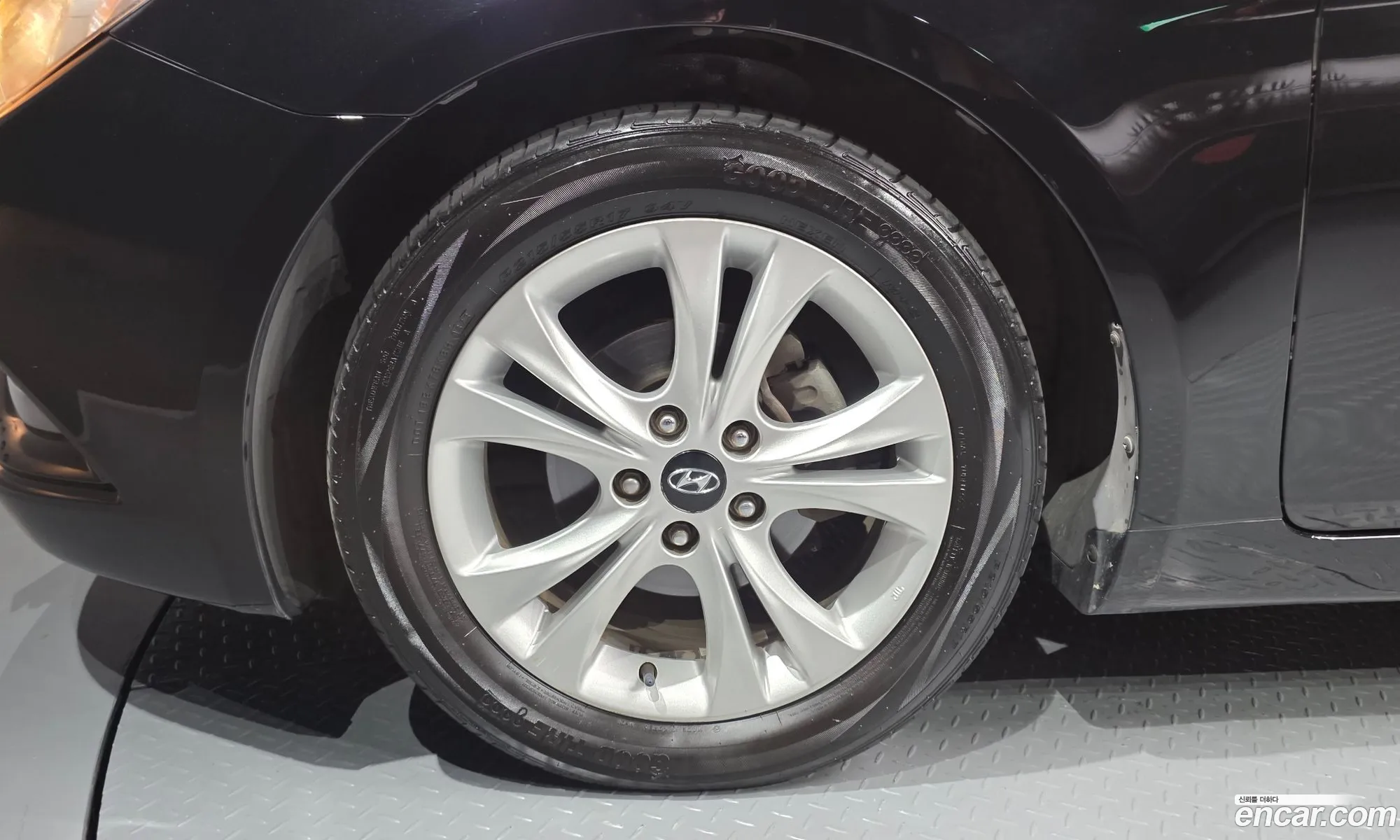 Hyundai YF Sonata 2009 — 14