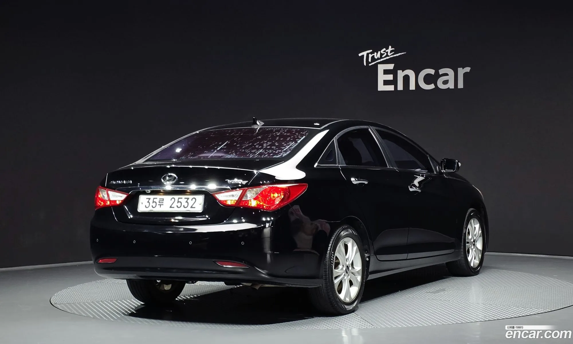 Hyundai YF Sonata 2009 — 16