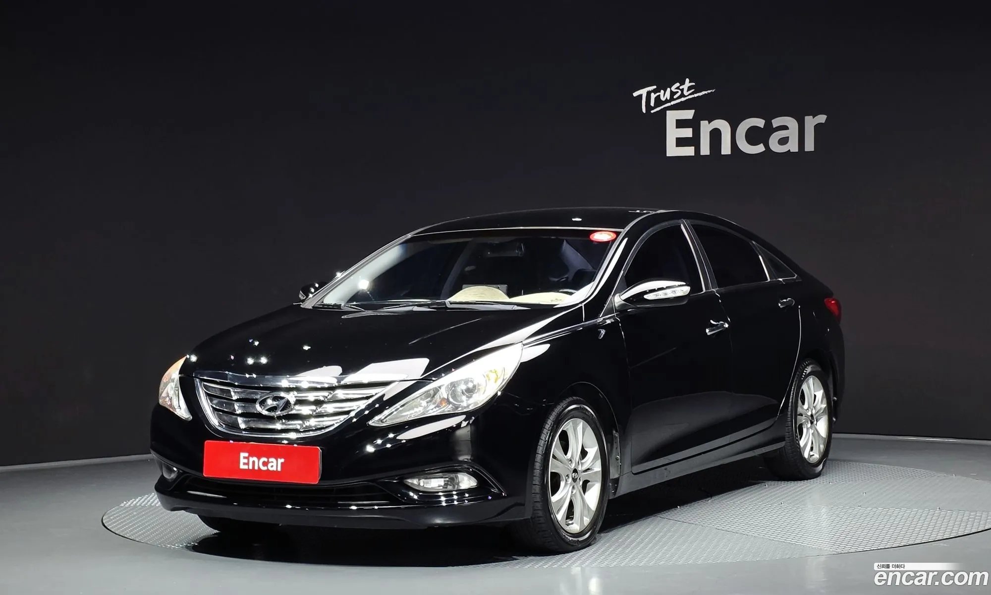 Hyundai YF Sonata 2009 — 12
