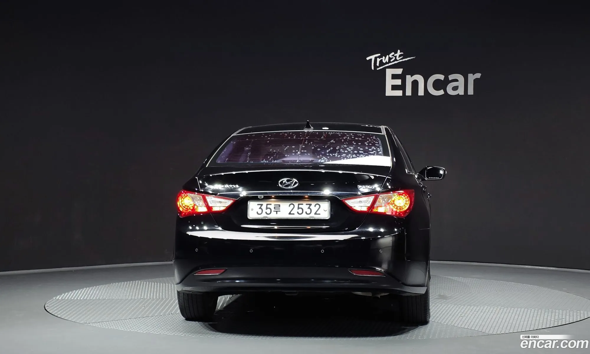 Hyundai YF Sonata 2009 — 10