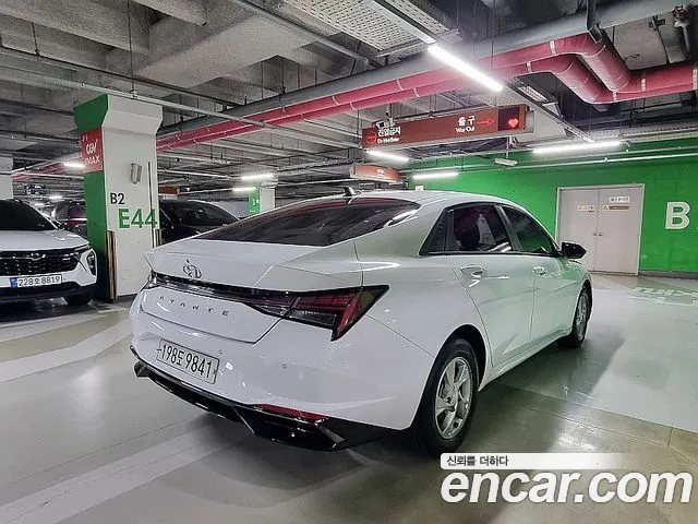 Hyundai Elantra 2022 — 3