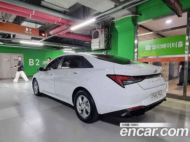 Hyundai Elantra 2022 — 2