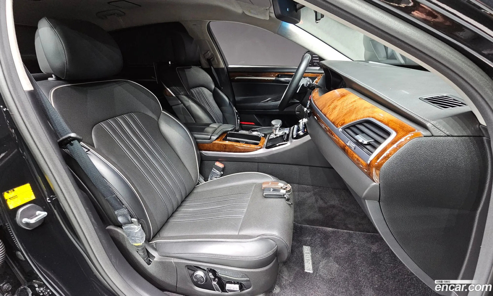 Genesis EQ900 2016 — 2