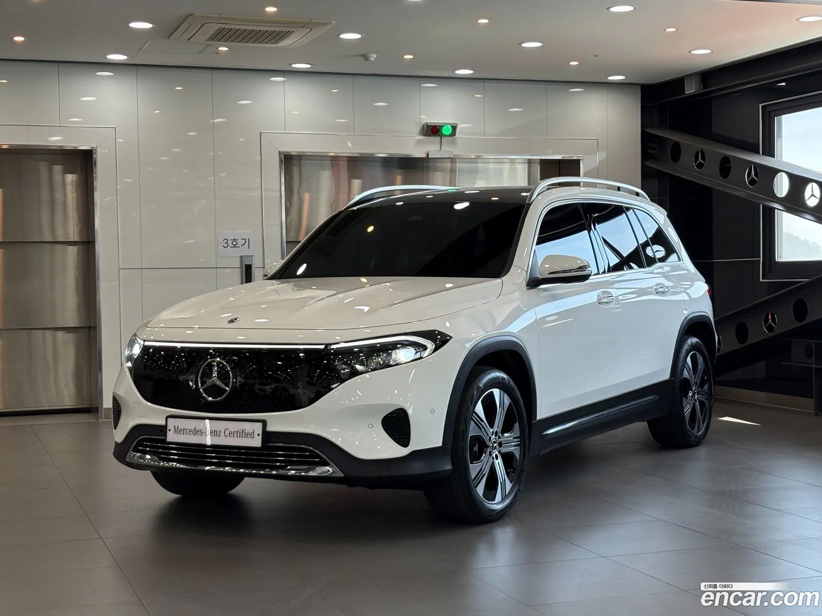 Mercedes-Benz EQB X243 2025 — 18