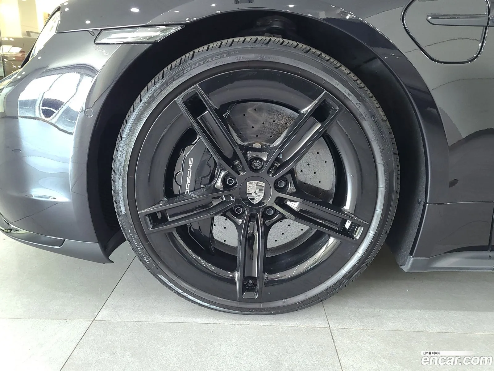 Porsche Taycan 2025 — 4