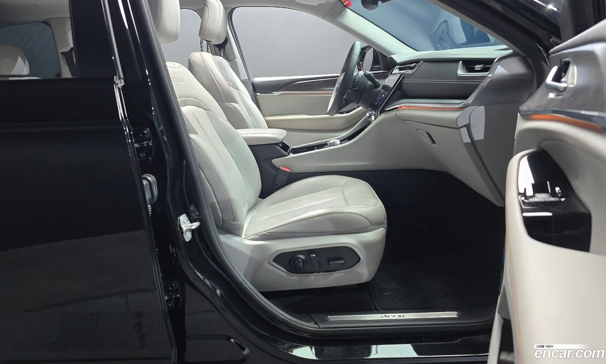 Jeep Grand Cherokee 2023 — 4