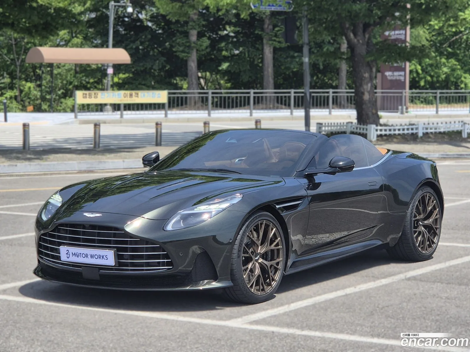 Aston Martin DB12 2025 — 3