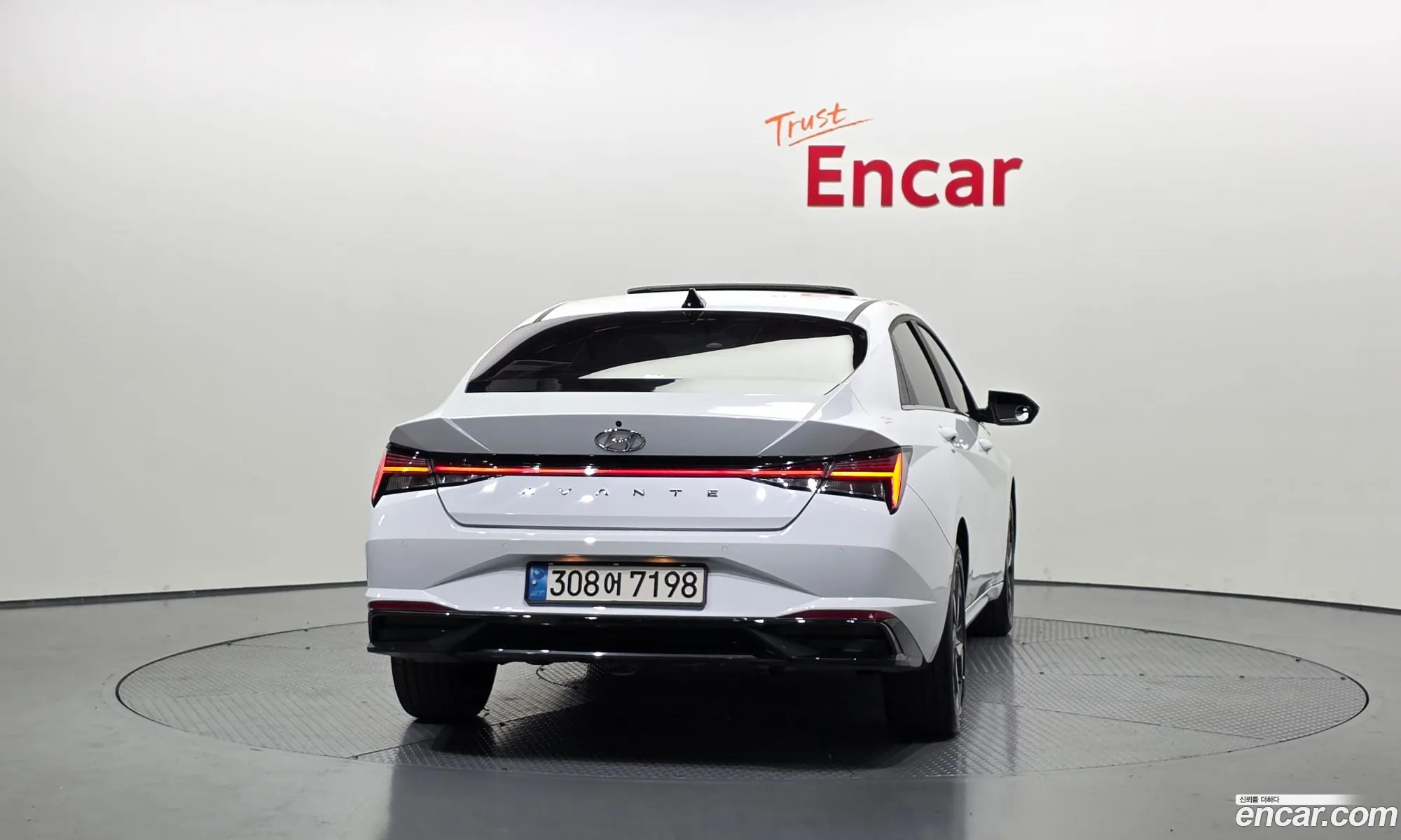 Hyundai Elantra 2022 — 21