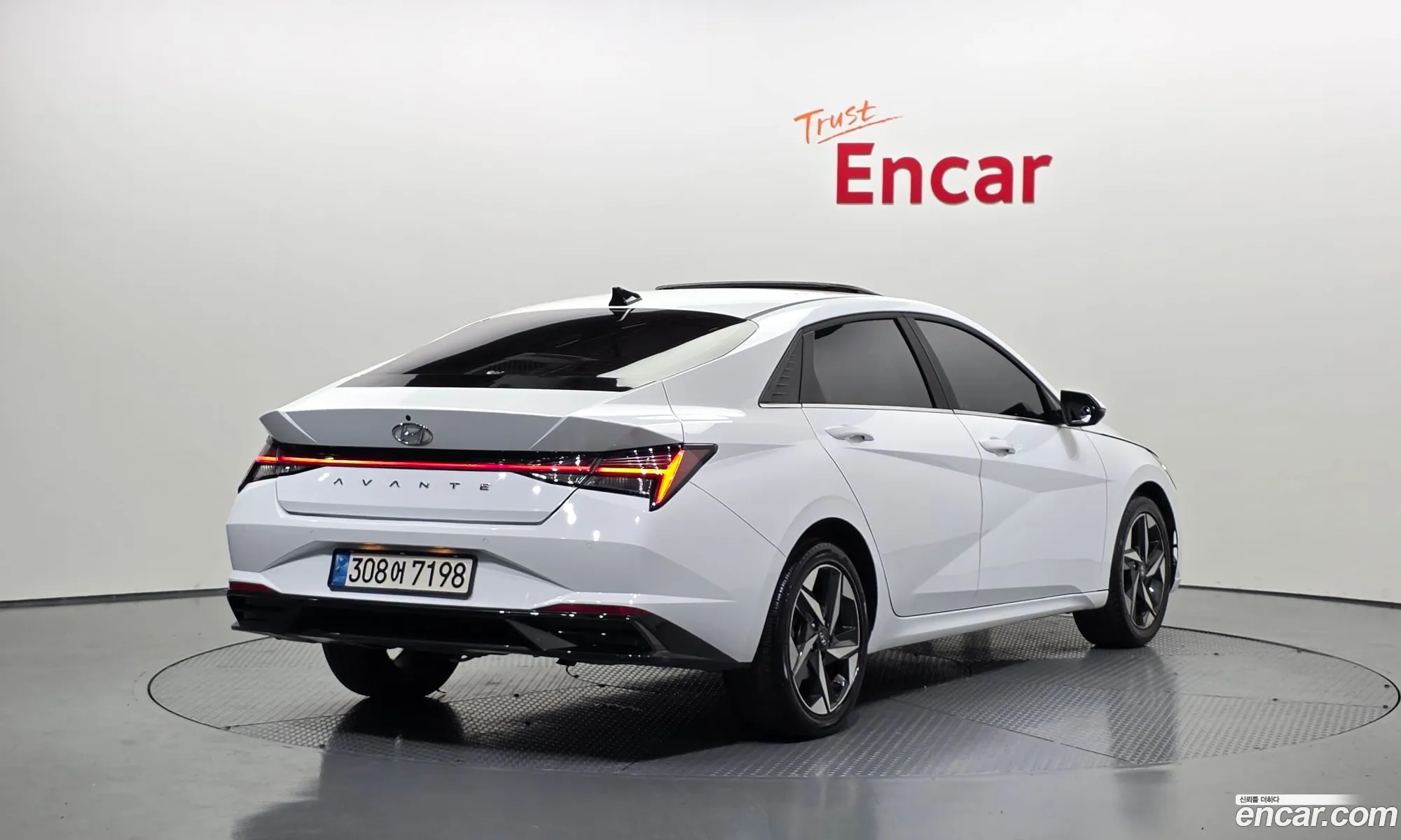 Hyundai Elantra 2022 — 24