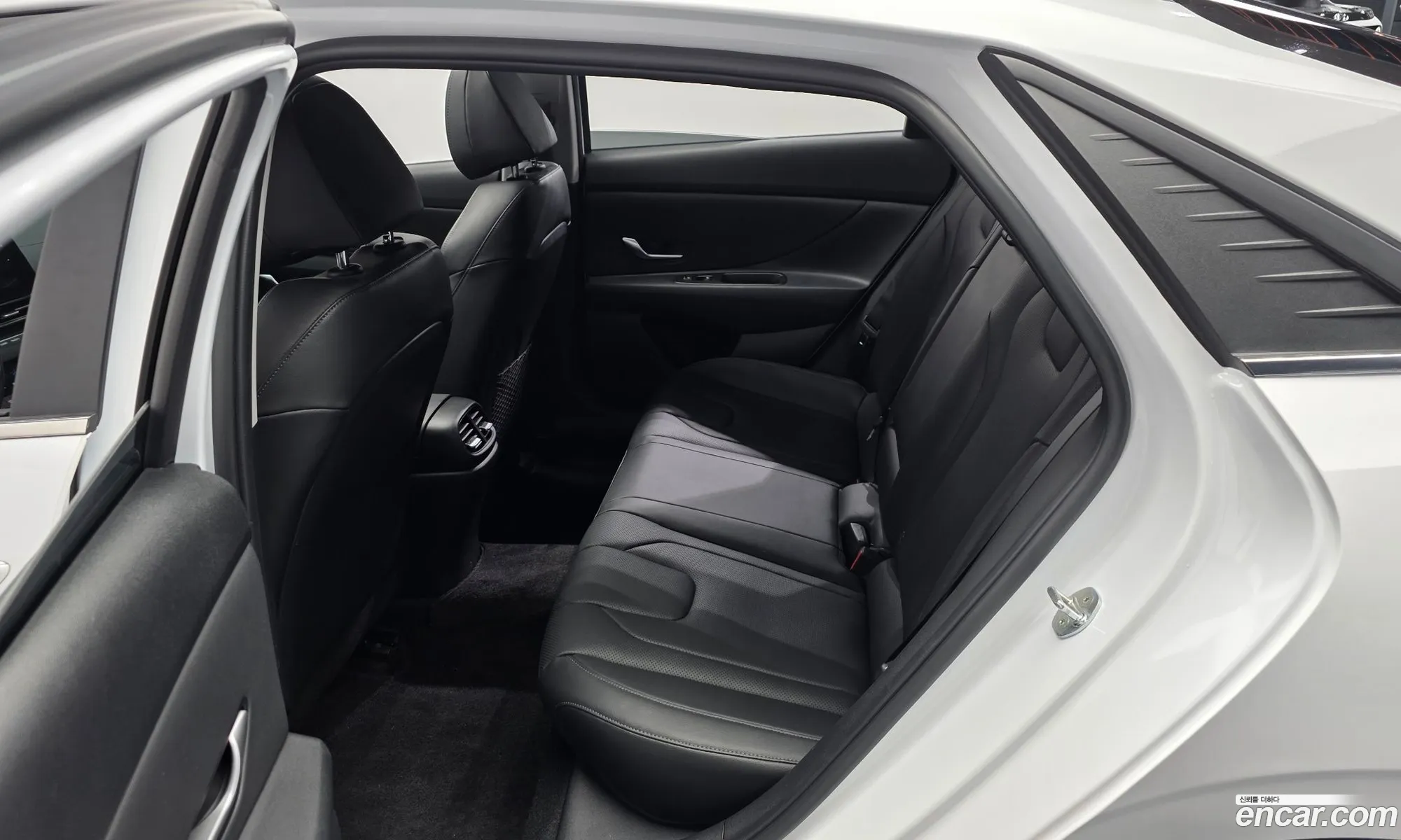 Hyundai Elantra 2022 — 18