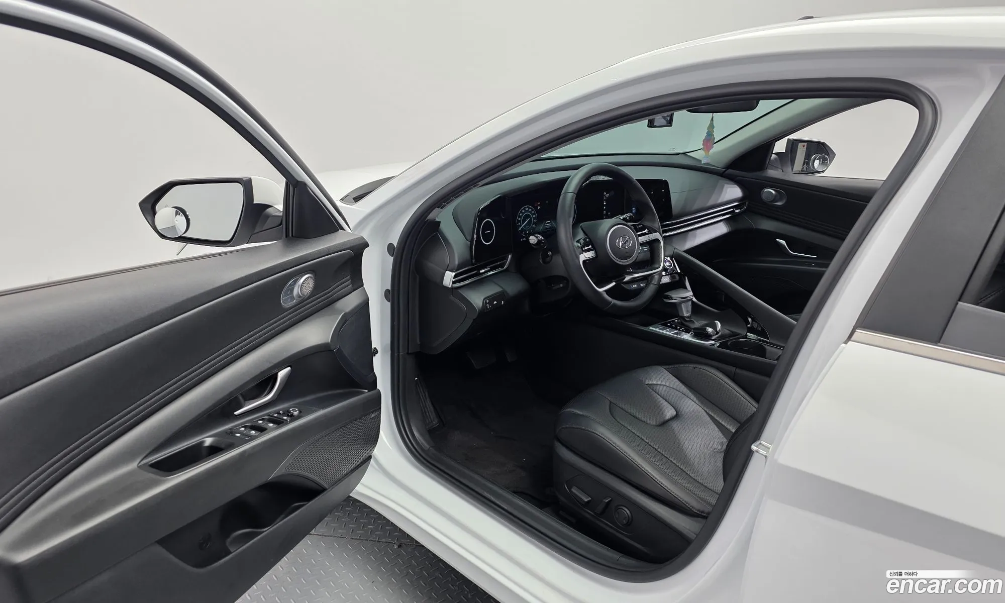 Hyundai Elantra 2022 — 28