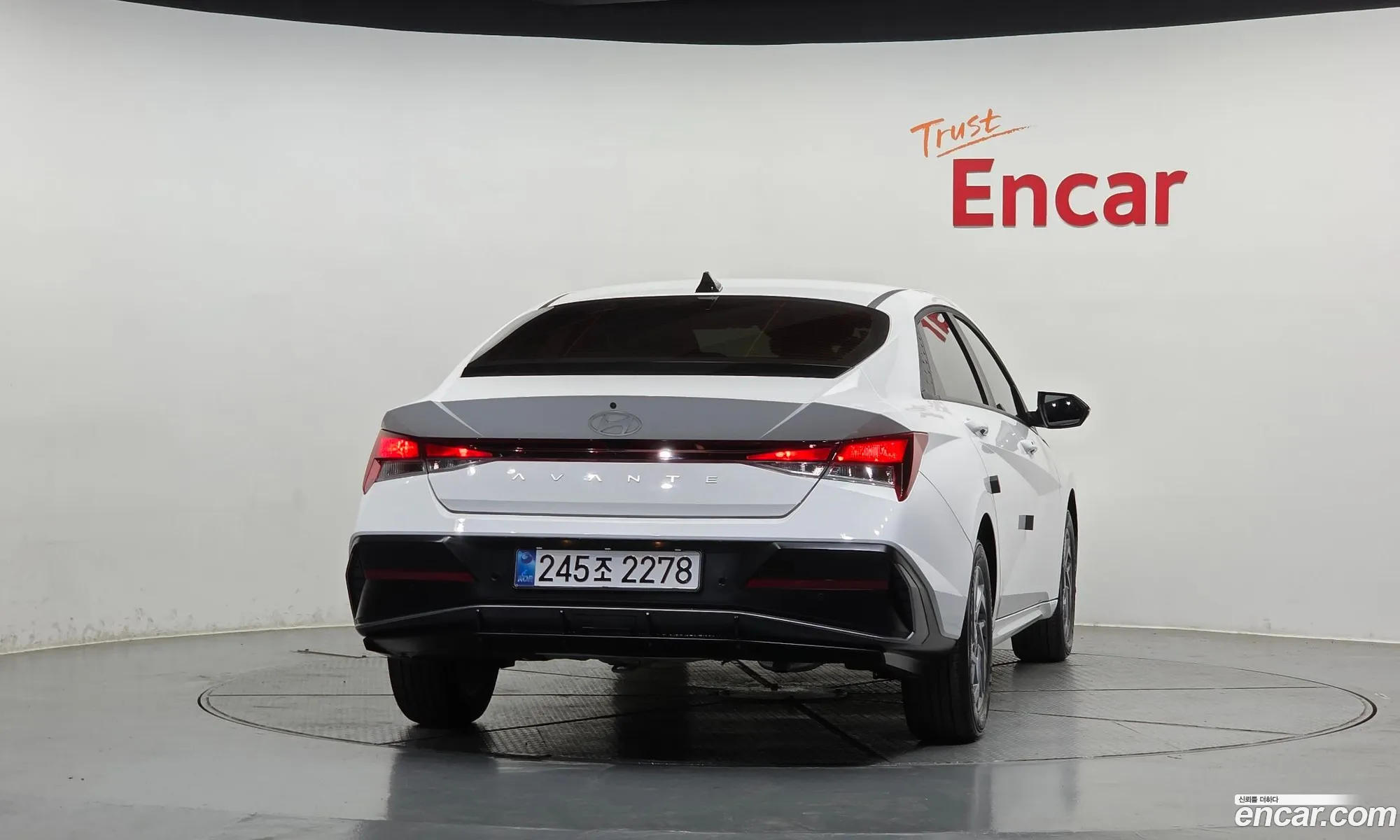 Hyundai Elantra 2026 — 2