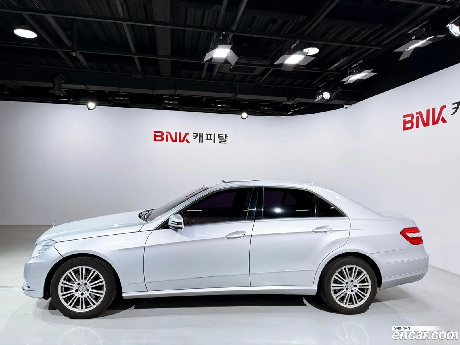 Mercedes-Benz E-Class W212 2009 — 20