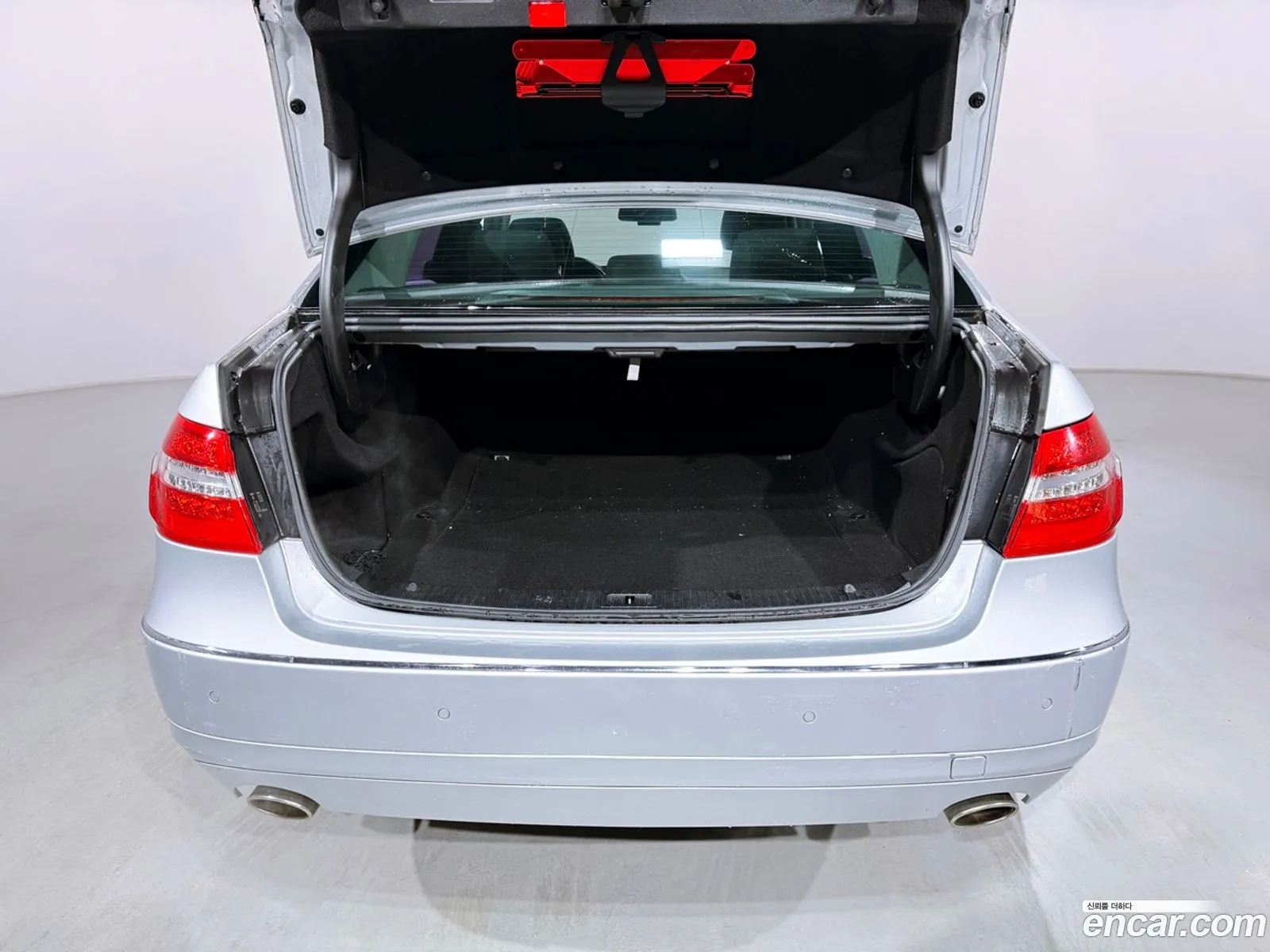 Mercedes-Benz E-Class W212 2009 — 16