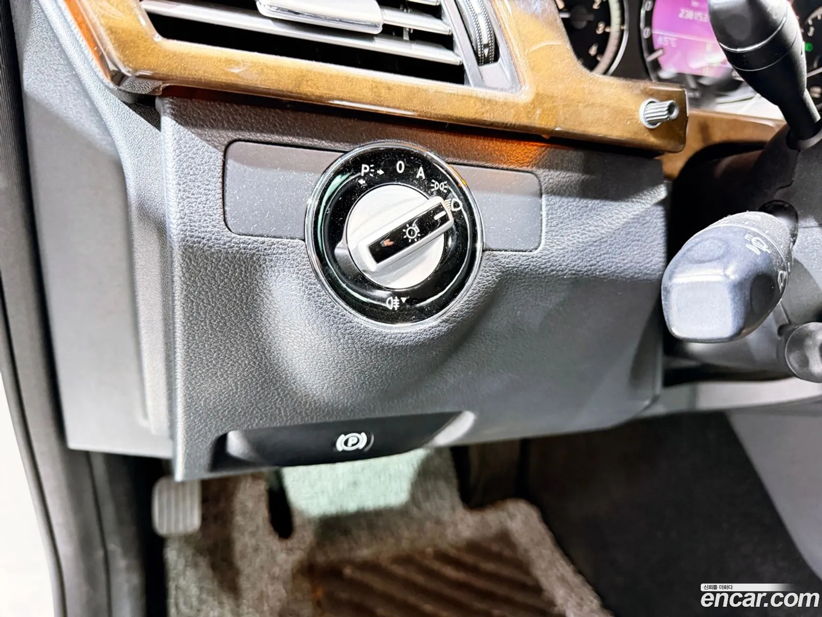 Mercedes-Benz E-Class W212 2009 — 17