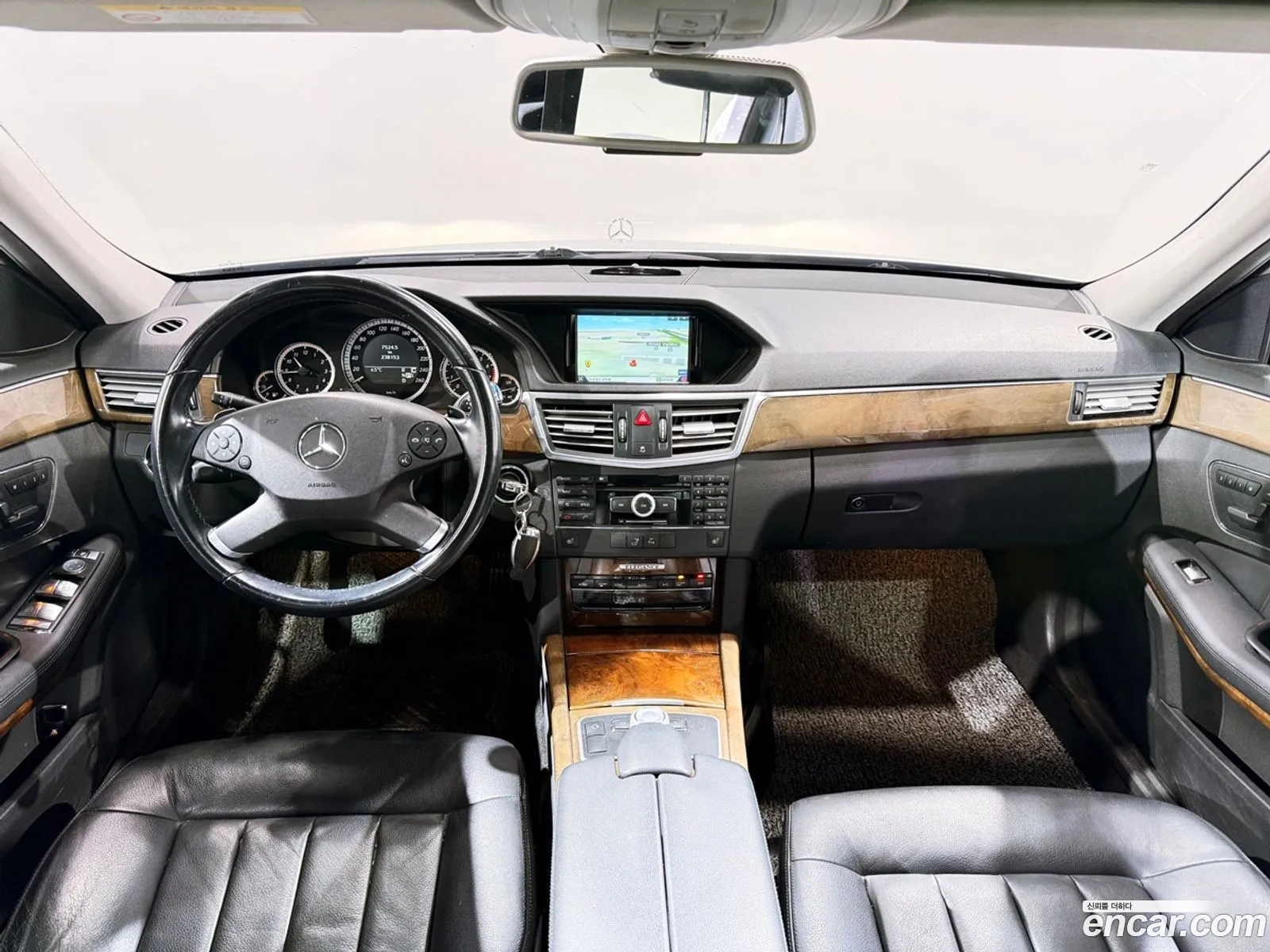 Mercedes-Benz E-Class W212 2009 — 18