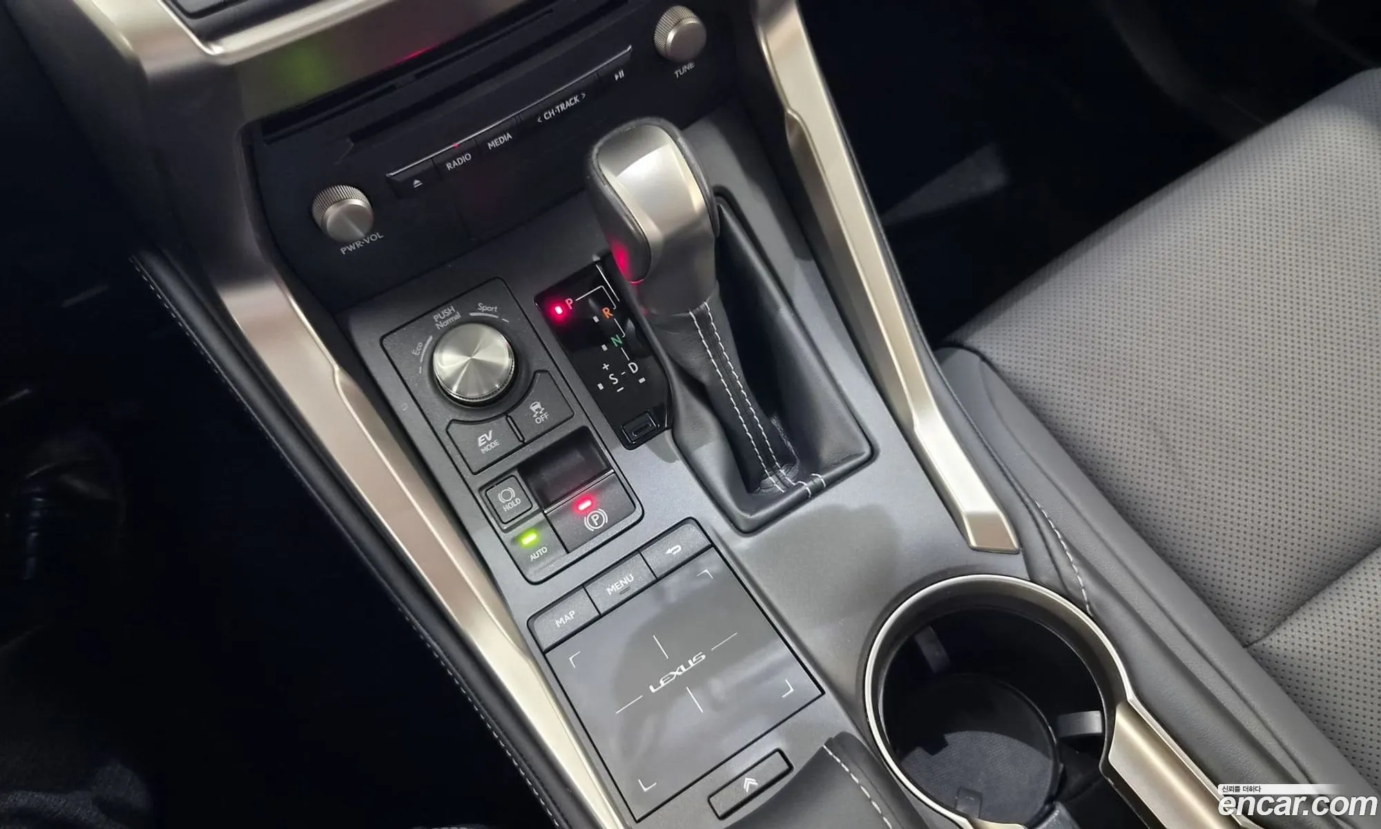 Lexus NX300h 2021 — 9