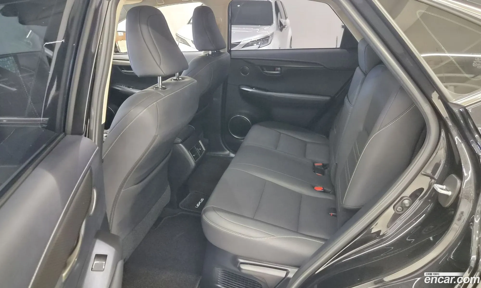 Lexus NX300h 2021 — 18