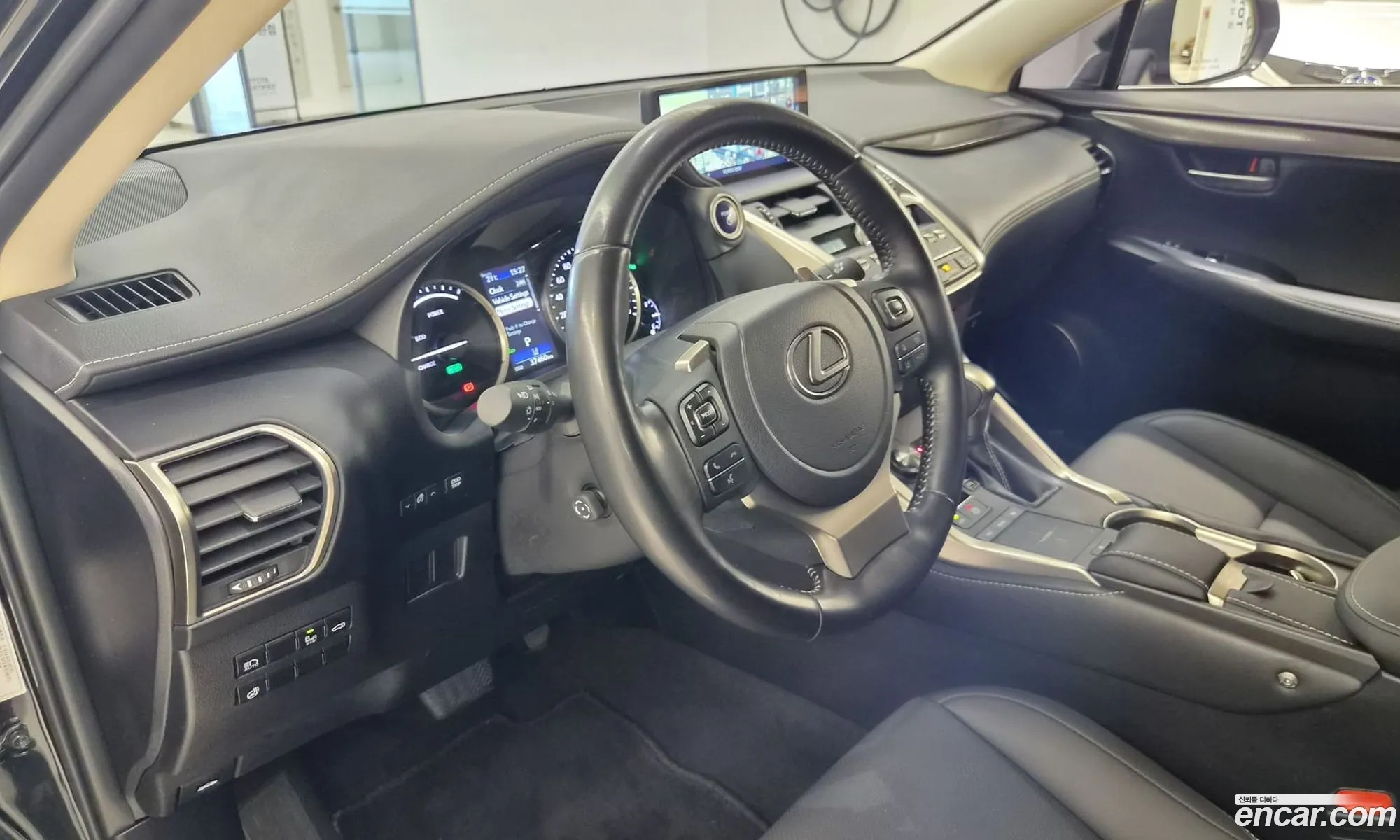 Lexus NX300h 2021 — 19