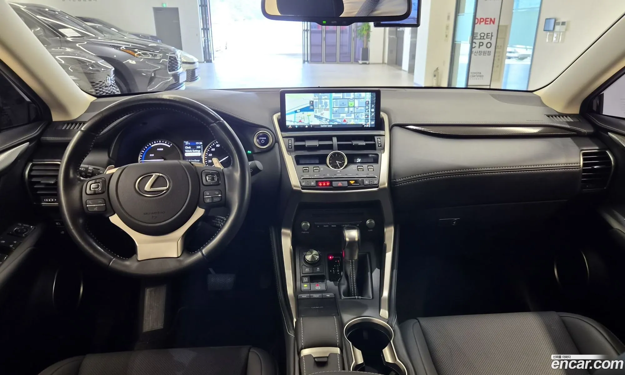 Lexus NX300h 2021 — 16