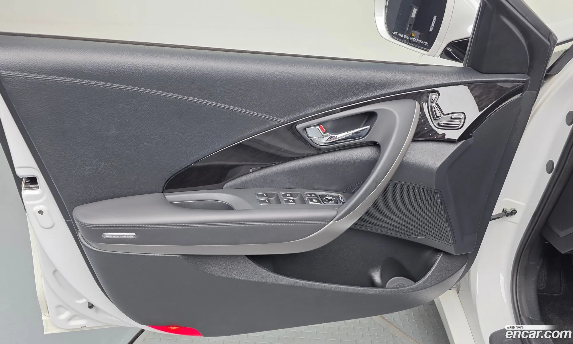 Hyundai Grandeur HG 2015 — 32
