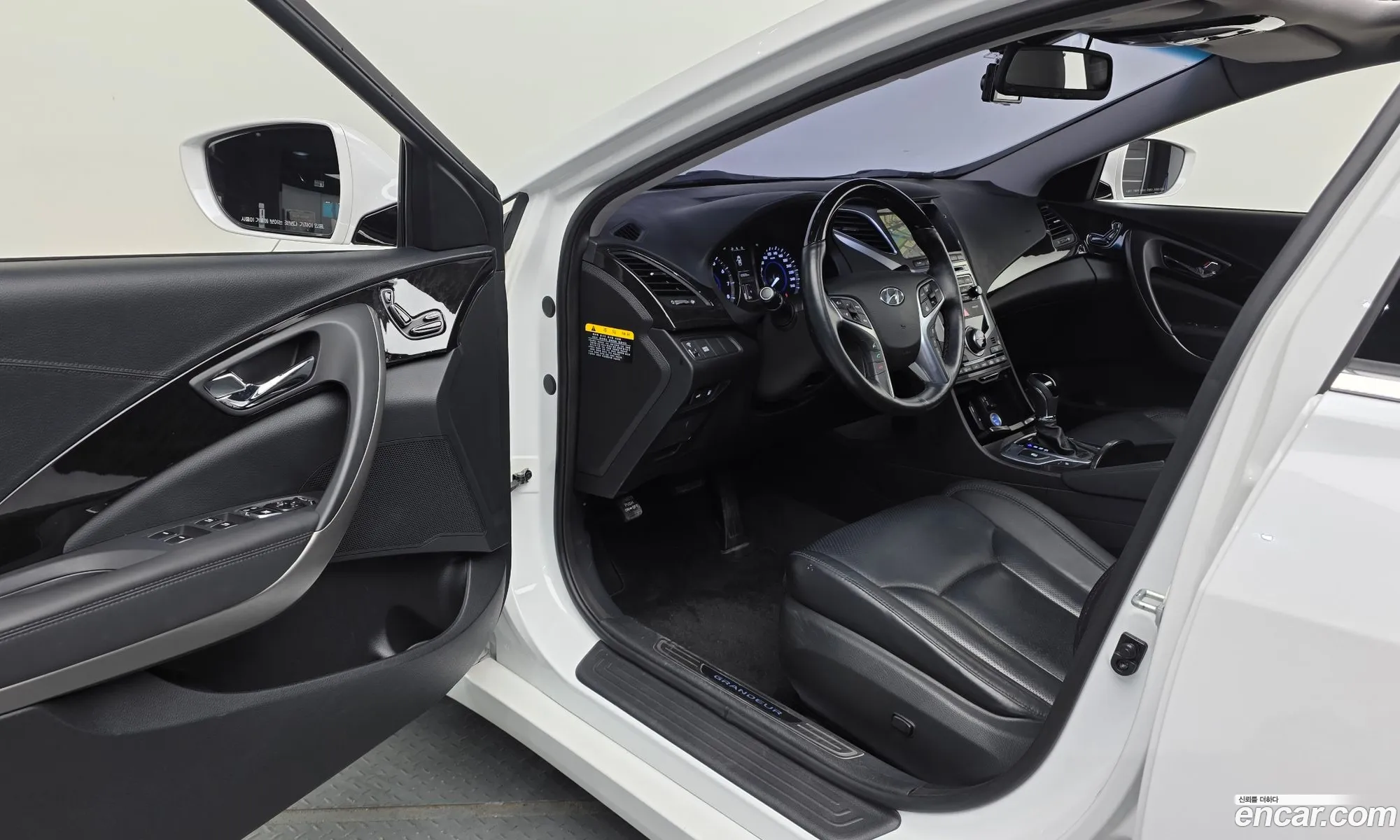 Hyundai Grandeur HG 2015 — 31