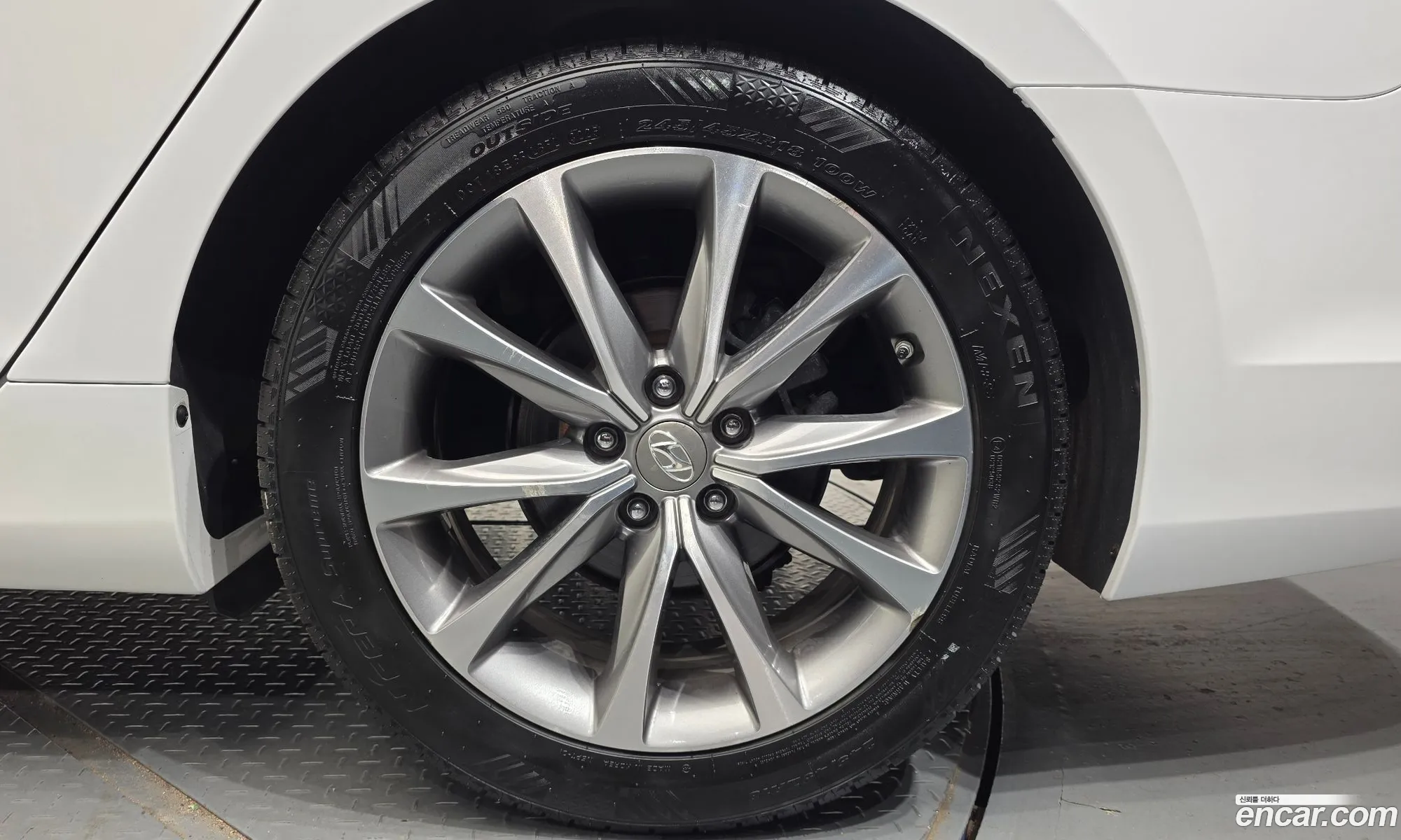 Hyundai Grandeur HG 2015 — 14