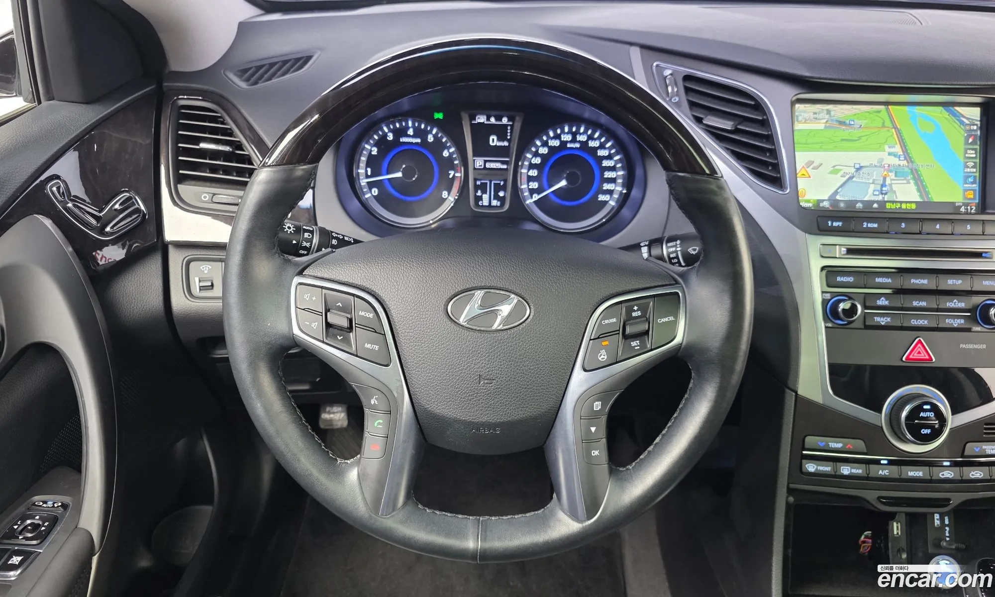 Hyundai Grandeur HG 2015 — 24