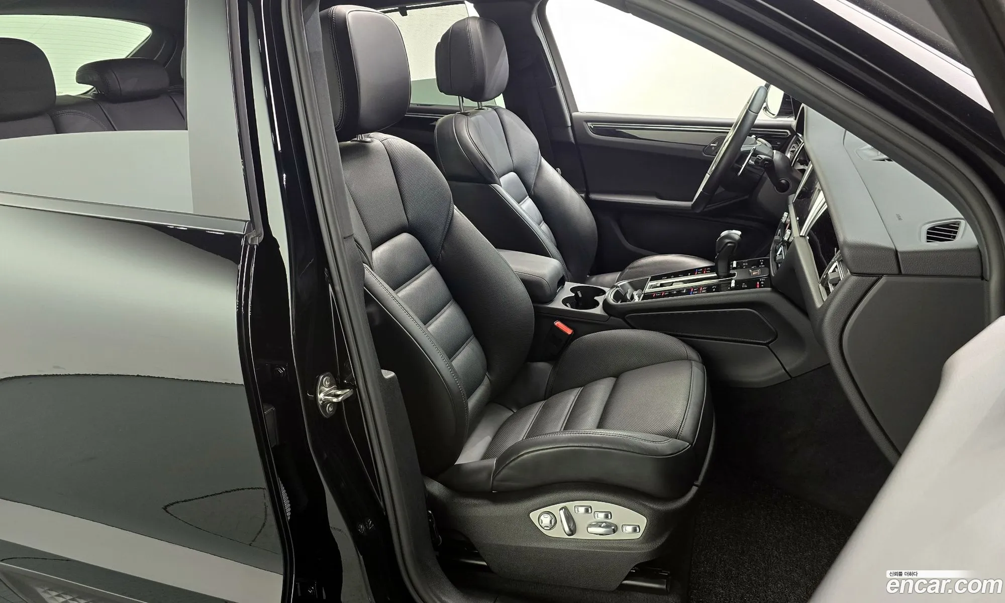 Porsche Macan 2024 WP1AA2A53RLB04631 — 4