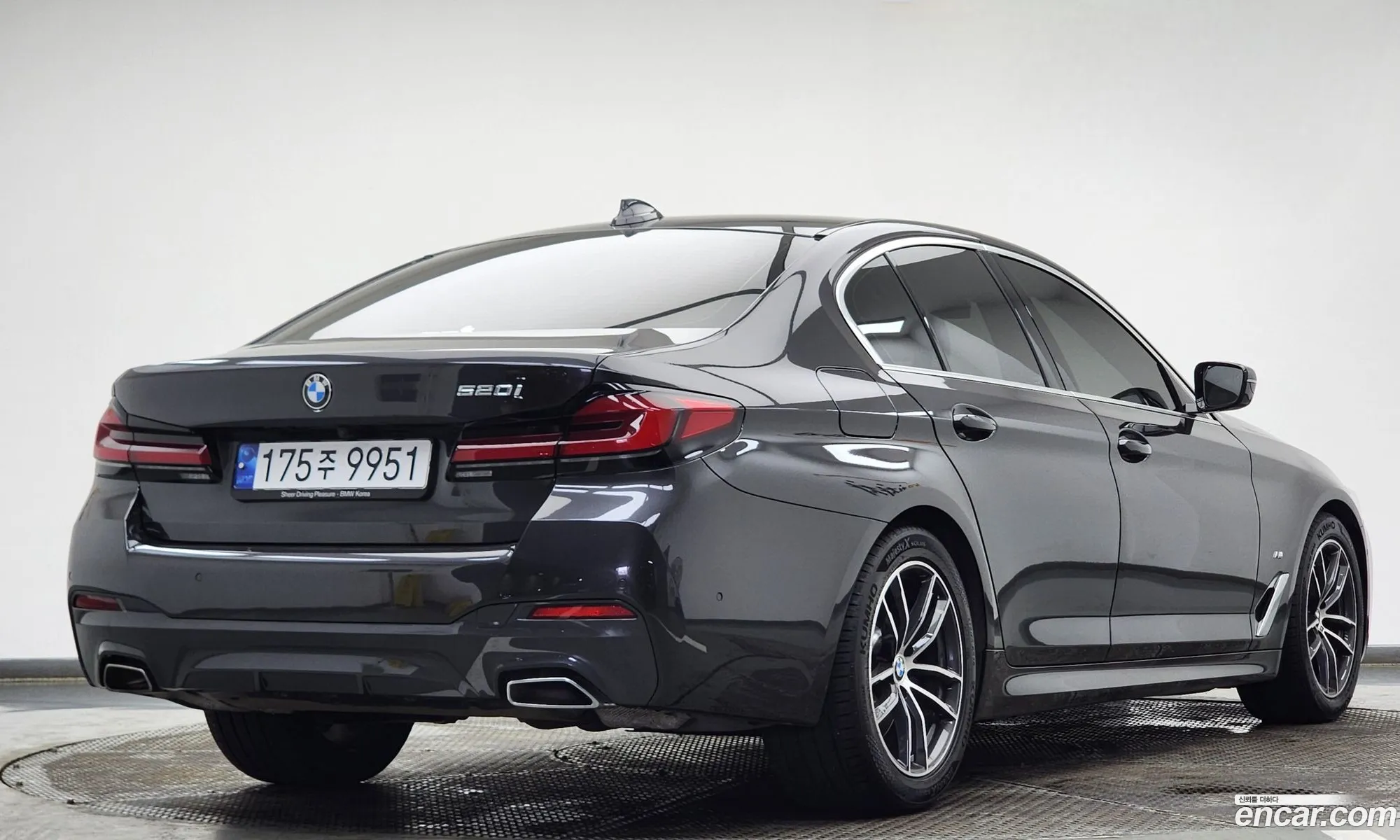 BMW 5 Series 2023 — 3