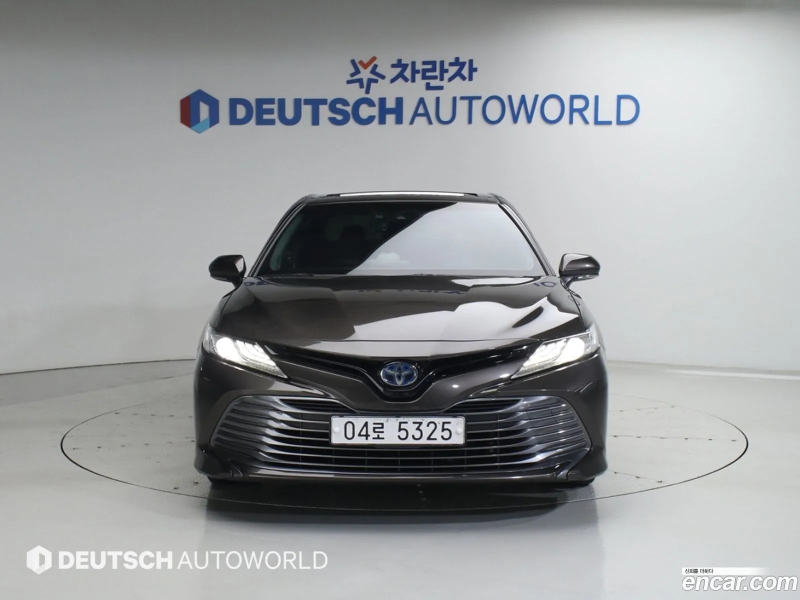 Toyota Camry 2018 — 18