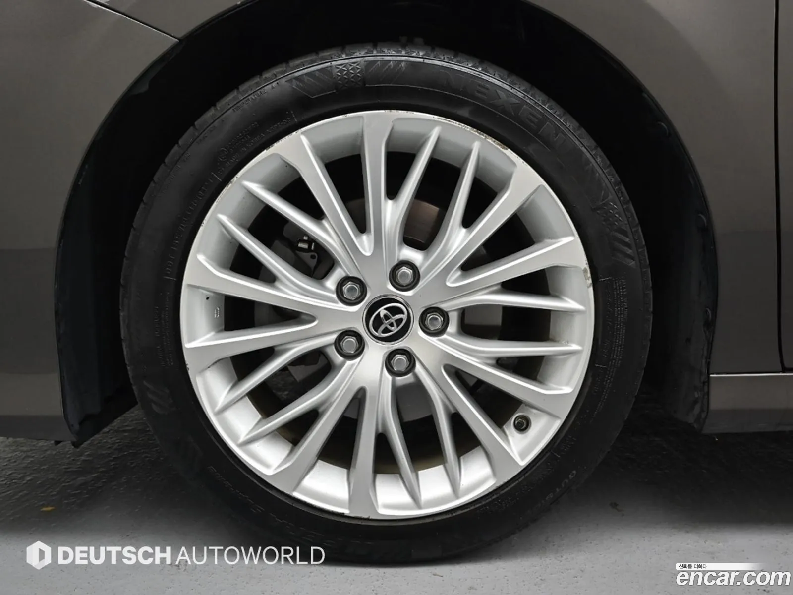 Toyota Camry 2018 — 4