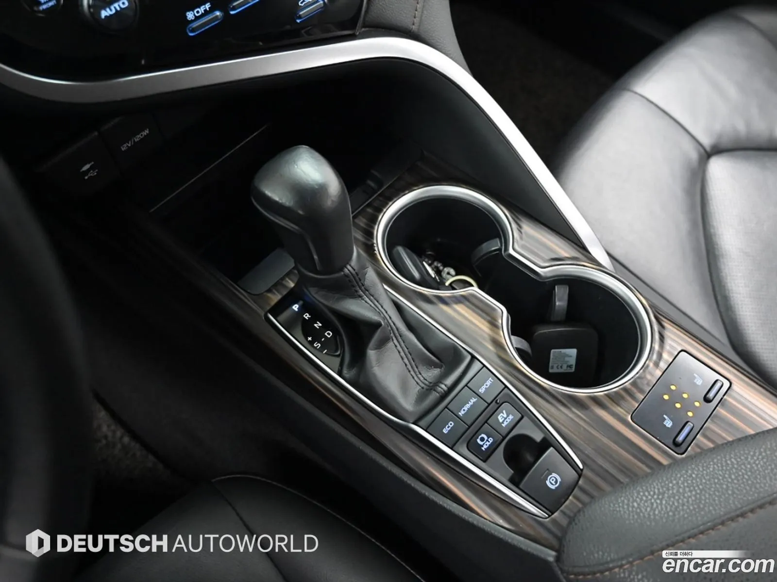 Toyota Camry 2018 — 17