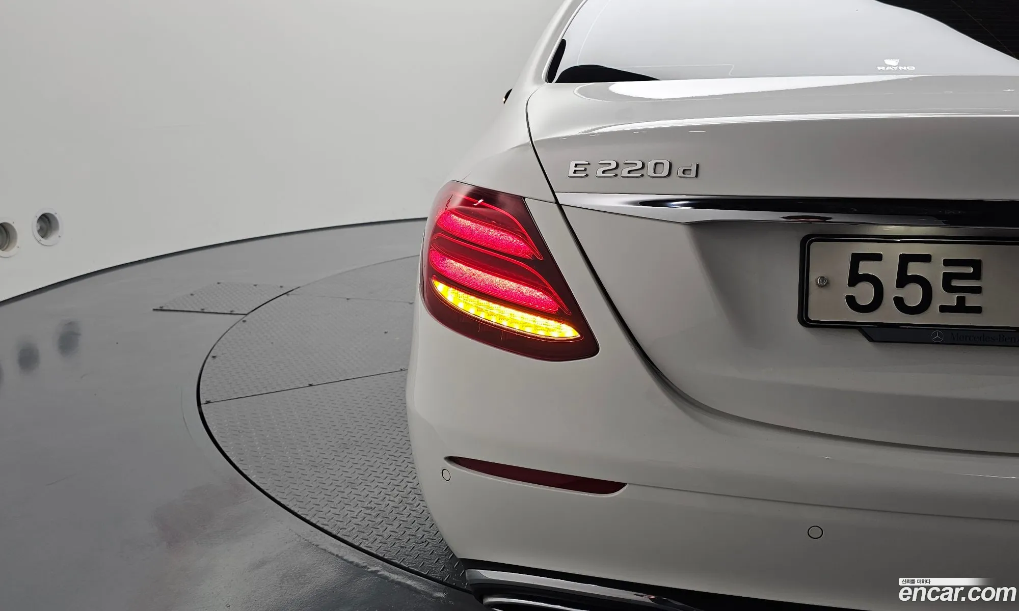 Mercedes-Benz E-Class W213 2019 WDDZF0FB6KA532144 — 10