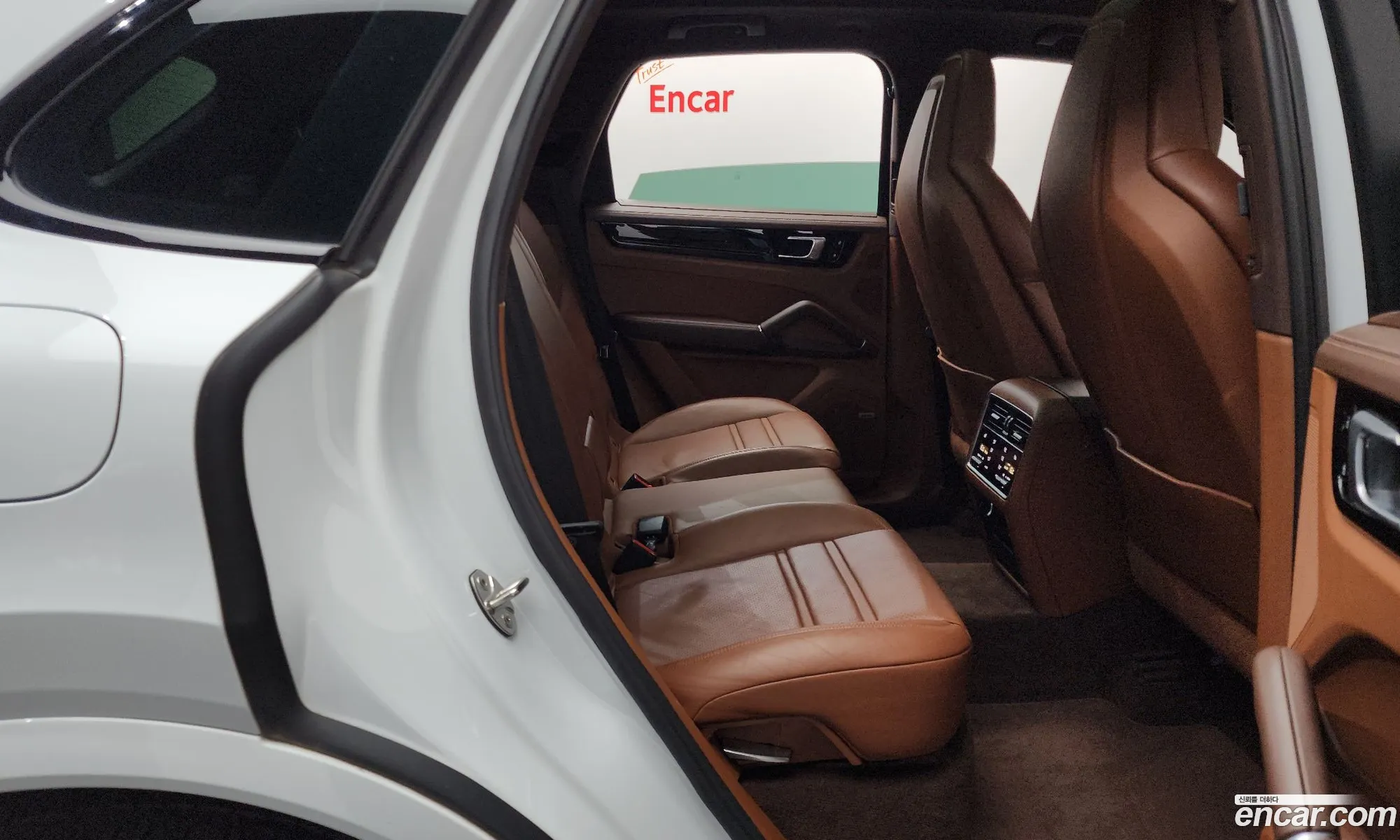 Porsche Cayenne 2020 — 38