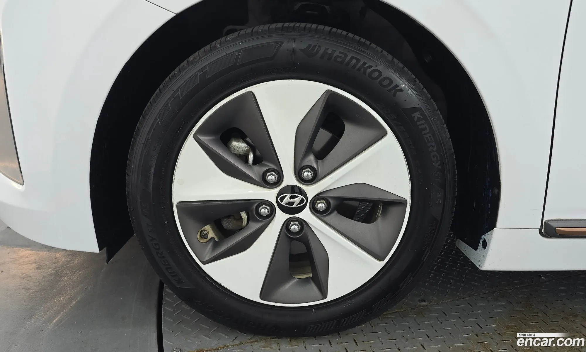 Hyundai Ioniq Electric 2018 — 13