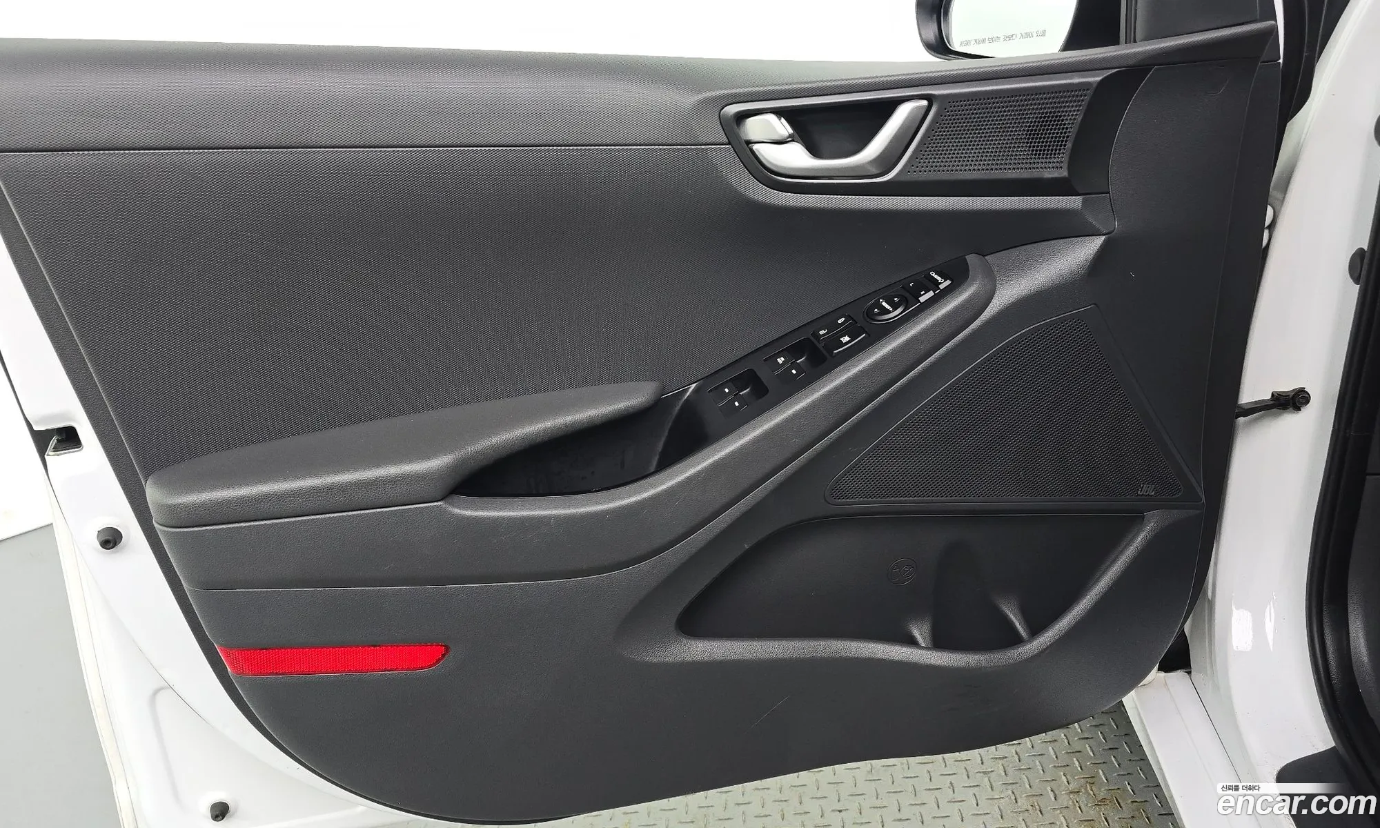 Hyundai Ioniq Electric 2018 — 9